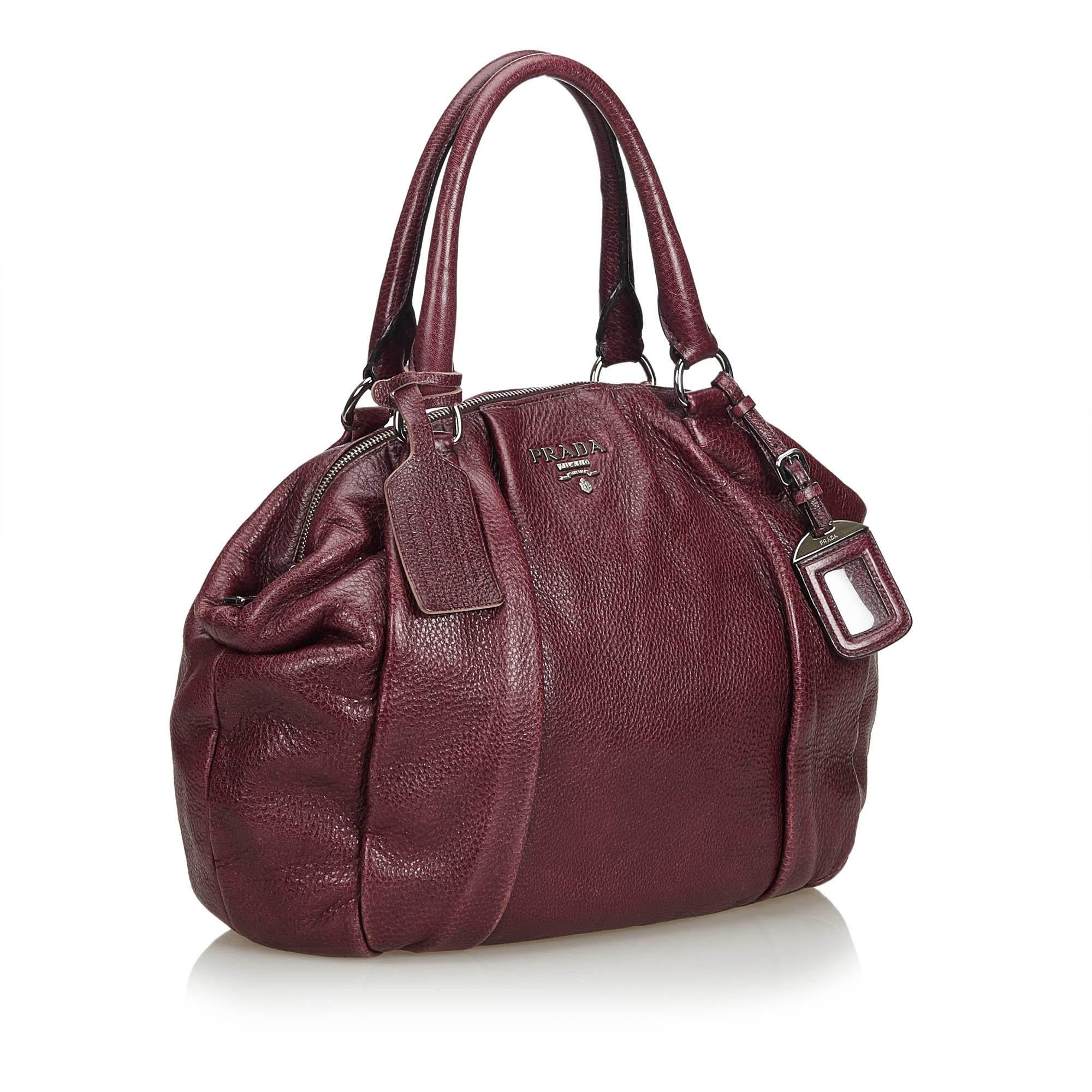 This handbag features a leather body, rolled leather handles, a top zip closure, and an interior zip pocket. It carries as B condition rating.

Inclusions: 
Dust Bag

Dimensions:
Length: 30.00 cm
Width: 35.00 cm
Depth: 9.00 cm
Hand Drop: 15.00