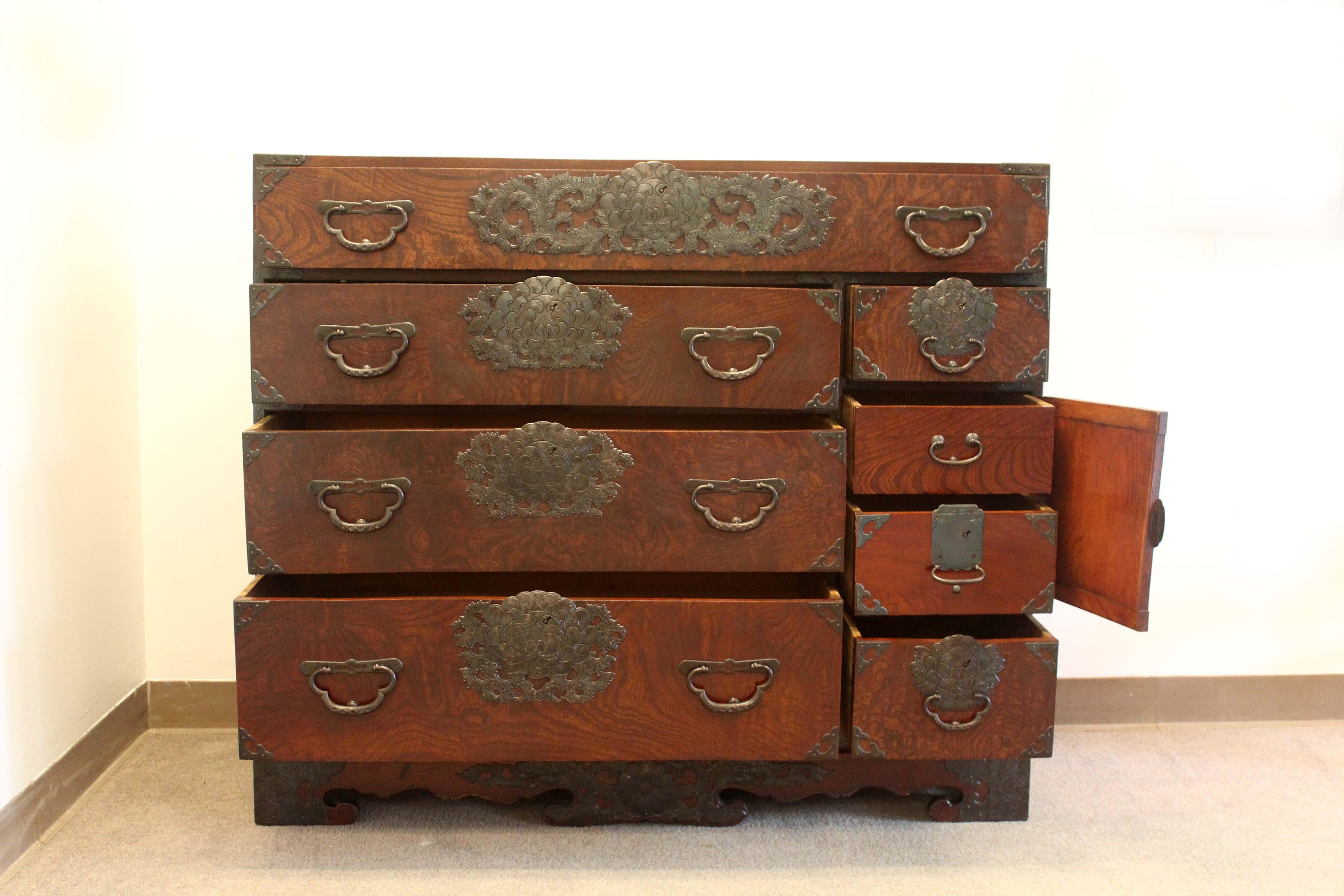 Vintage Authentic Sendai Tansu Japanese Chest Cabinet Taisho Period Keyaki Wood For Sale 2