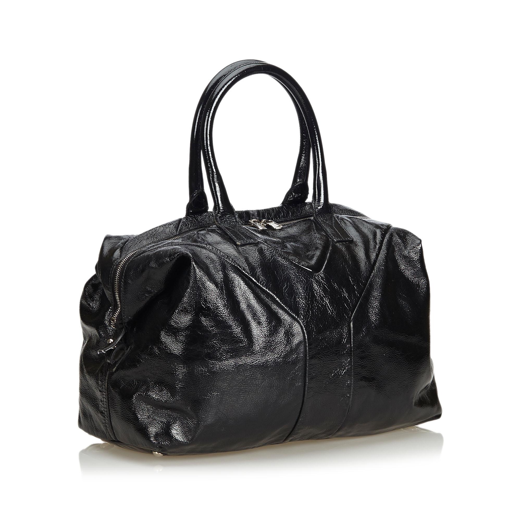 The Easy boston bag features a leather body, rolled leather handles, a two way top zip closure, and an interior zip pocket. It carries as B+ condition rating.

Inclusions: 
Dust Bag

Dimensions:
Length: 30.00 cm
Width: 45.00 cm
Depth: 17.00