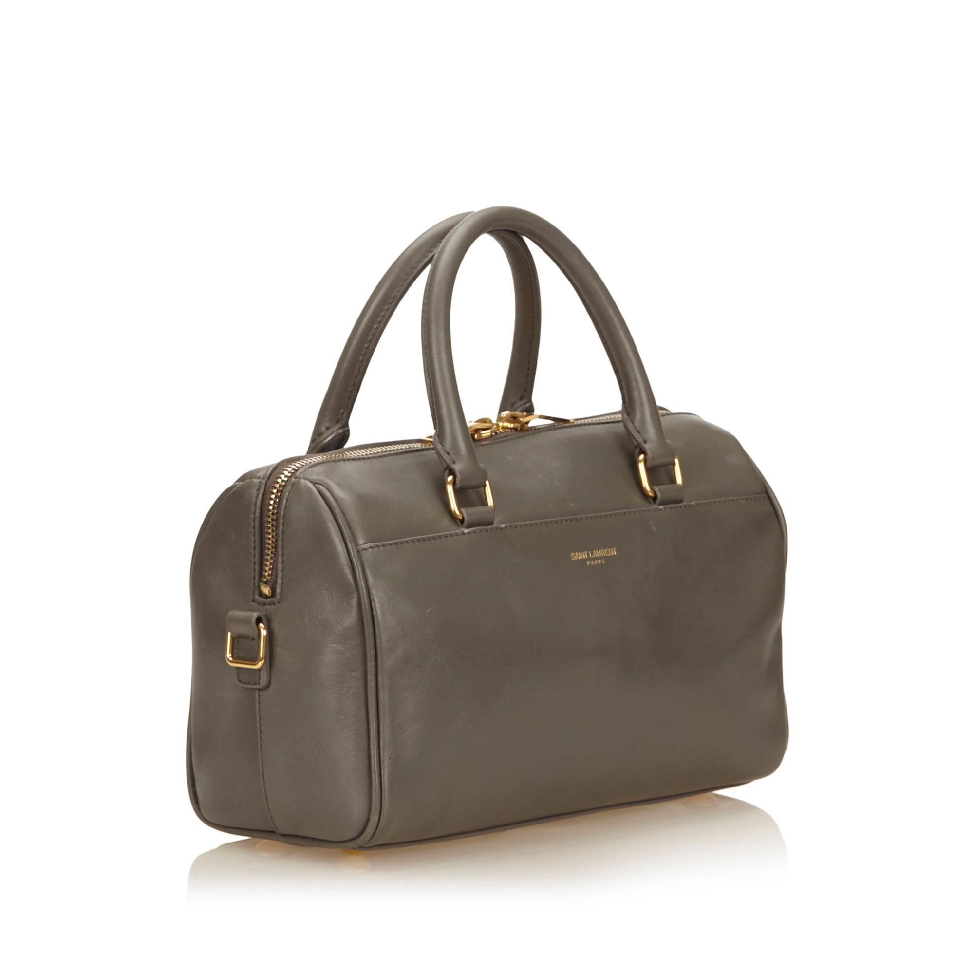 The Classic Duffel 6 features a leather body, an adjustable shoulder strap, a rolled leather handle, a top zip closure, and an interior slip pocket. It carries as B condition rating.

Inclusions: 
This item does not come with