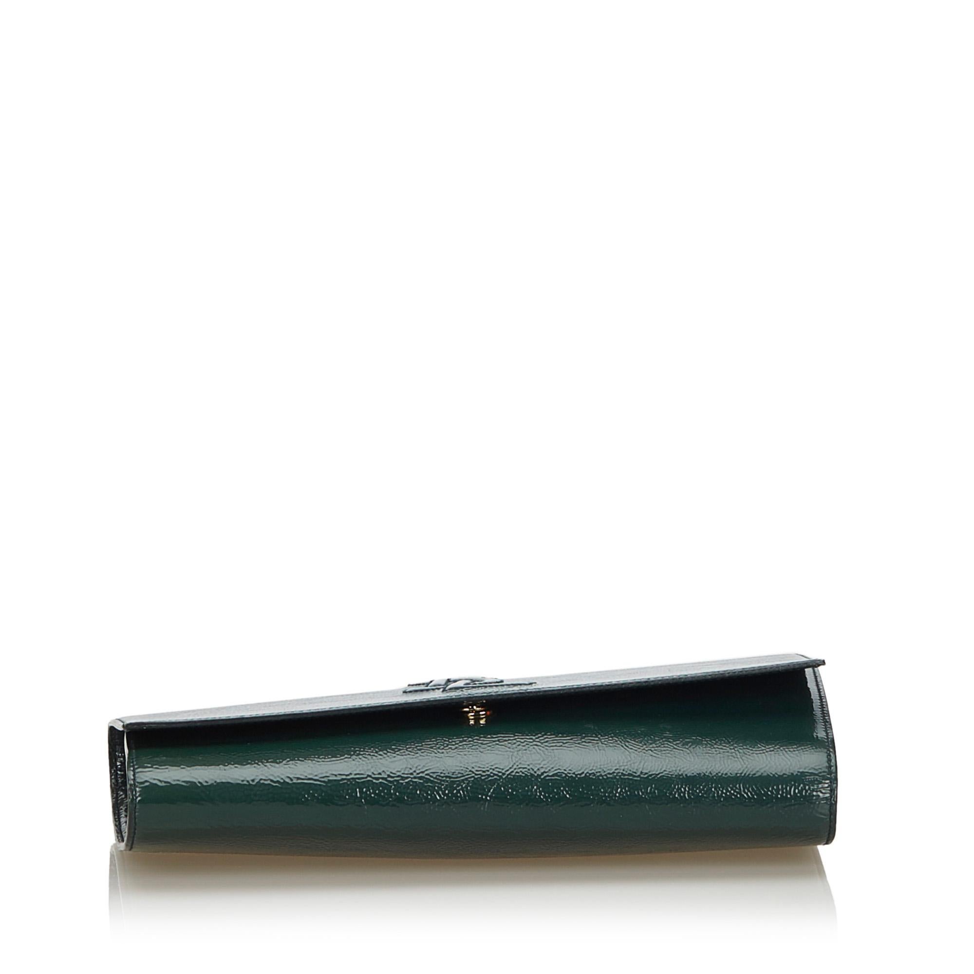 Vintage Authentic YSL Green Belle du Jour Clutch France w Dust Bag SMALL  In Good Condition For Sale In Orlando, FL