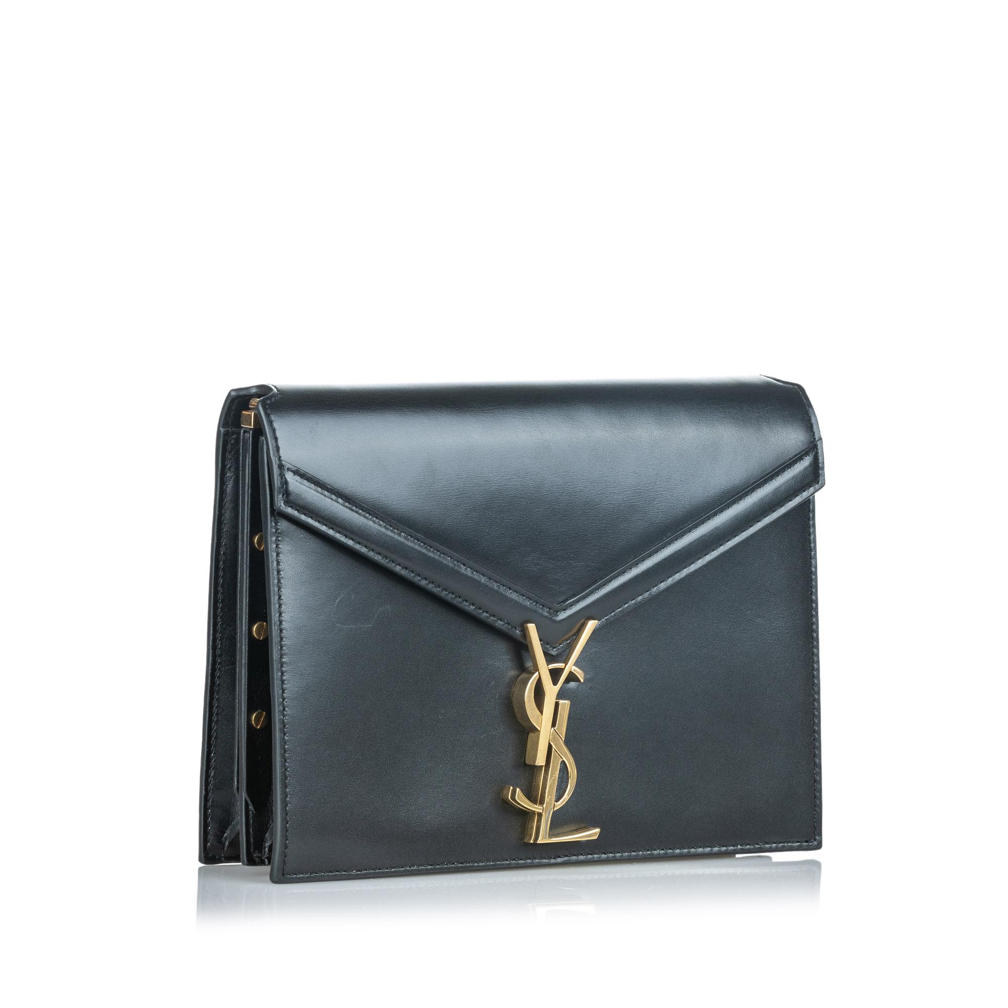 The Marceau Logo features a calf leather body, a gold toned chain strap, a top flap with clasp closure and interior zip and slip pockets. It carries as B+ condition rating.

Inclusions: 
Dust Bag
Authenticity Card

Dimensions:
Length: 16.00
