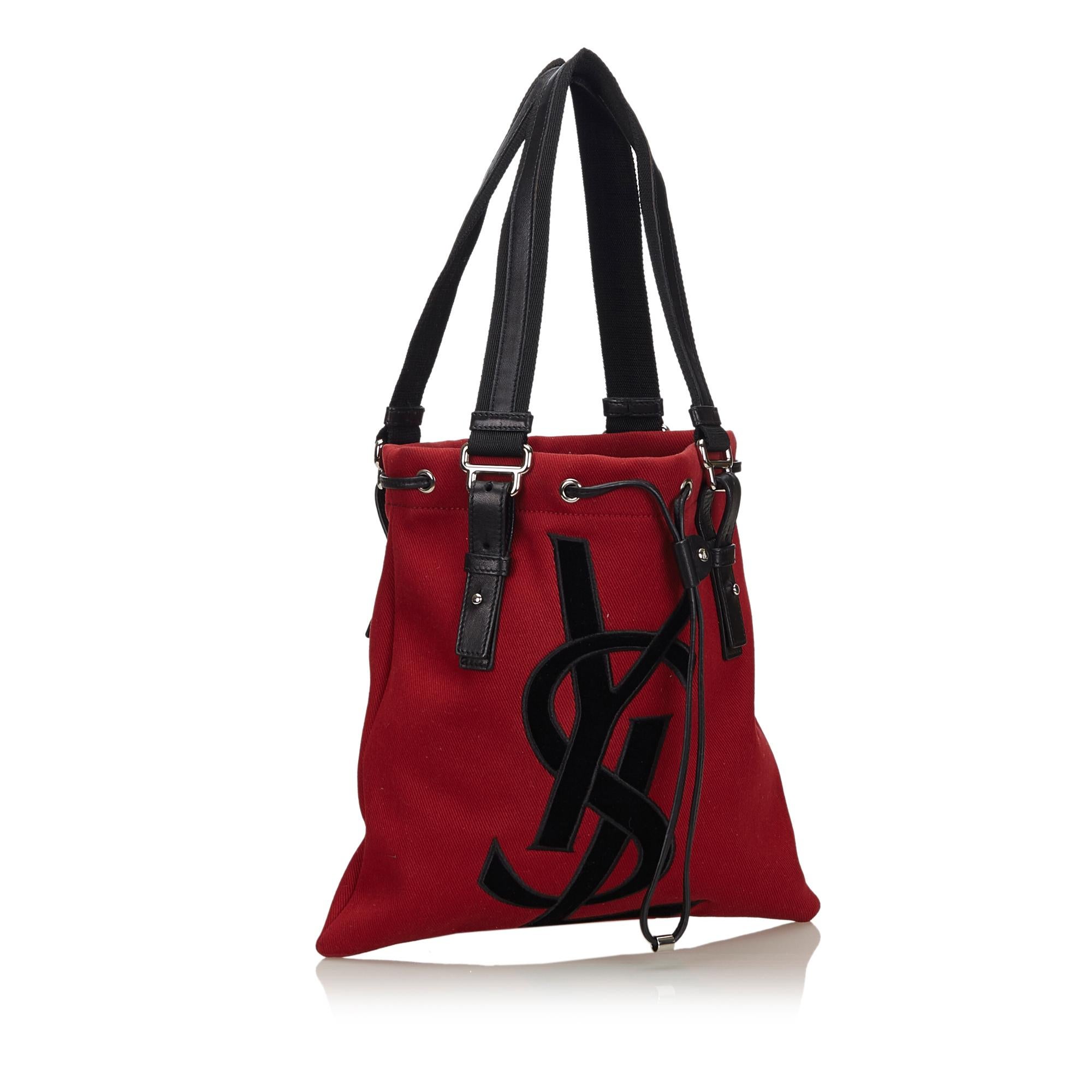 The Kahala tote bag features a canvas body, flat straps with leather details, a top drawstring closure, and an interior zip pocket. It carries as AB condition rating.

Inclusions: 
Dust Bag

Dimensions:
Length: 29.00 cm
Width: 28.00 cm
Depth: 2.00
