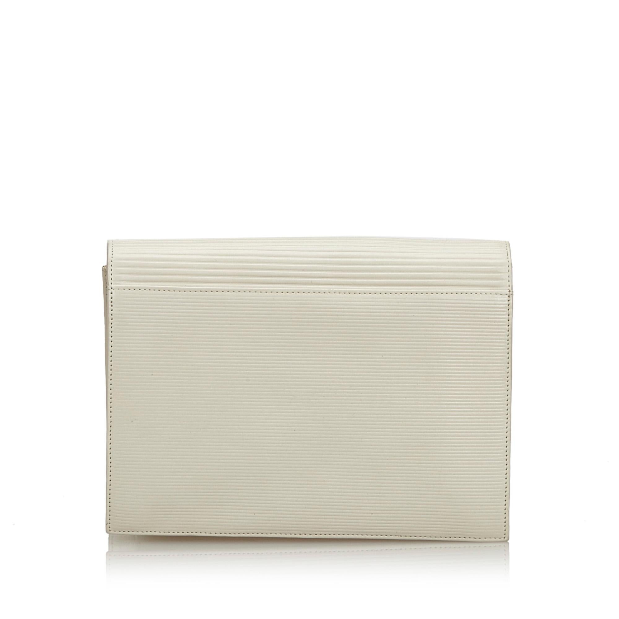 Vintage Authentic YSL White Leather Clutch Bag France SMALL  In Good Condition For Sale In Orlando, FL