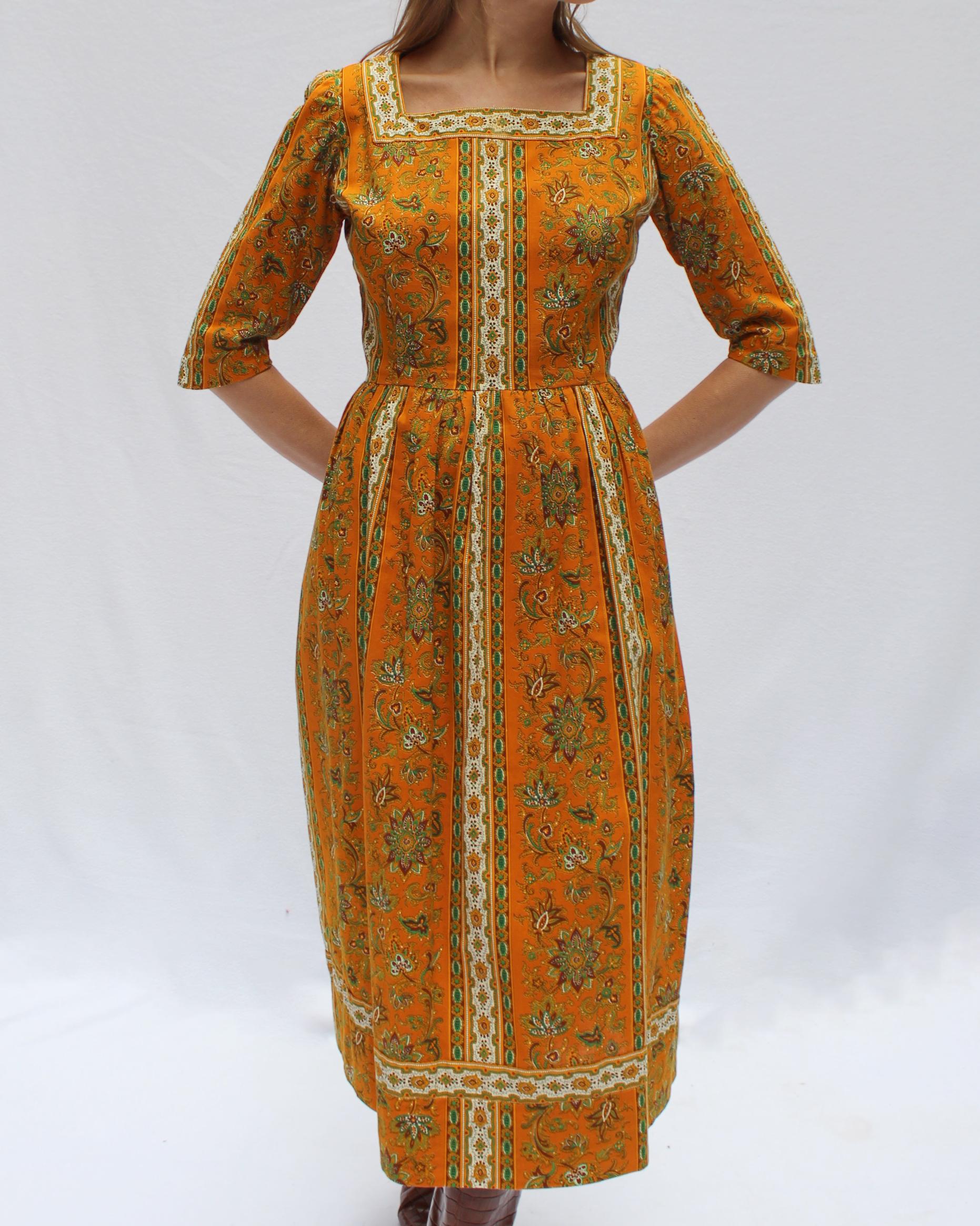 Vintage Autumnal Paisley Chintz Dress For Sale 5