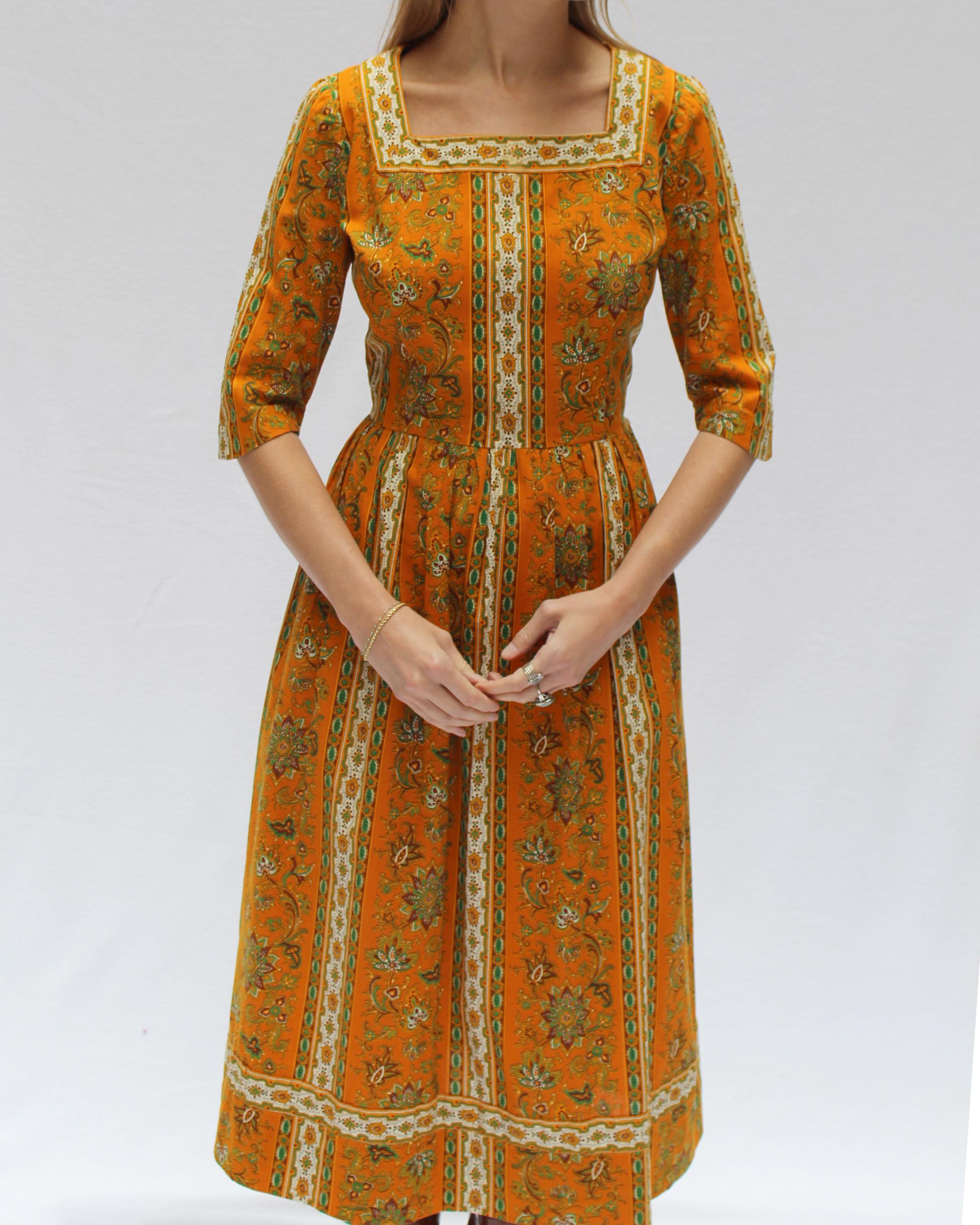 Vintage Autumnal Paisley Chintz Dress For Sale 1