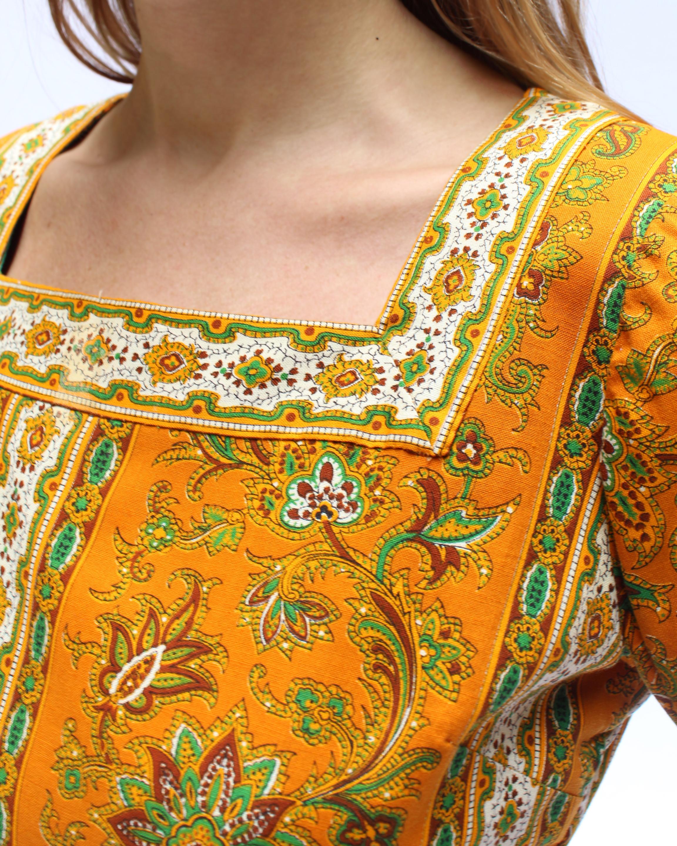 Vintage Autumnal Paisley Chintz Dress For Sale 4