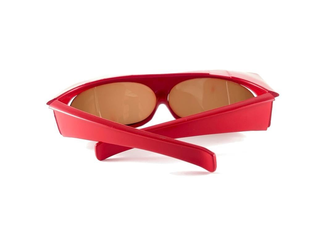 Vintage Avantgarde Red Mask Wrap Around Sunglasses  Made in Italy For Sale 9
