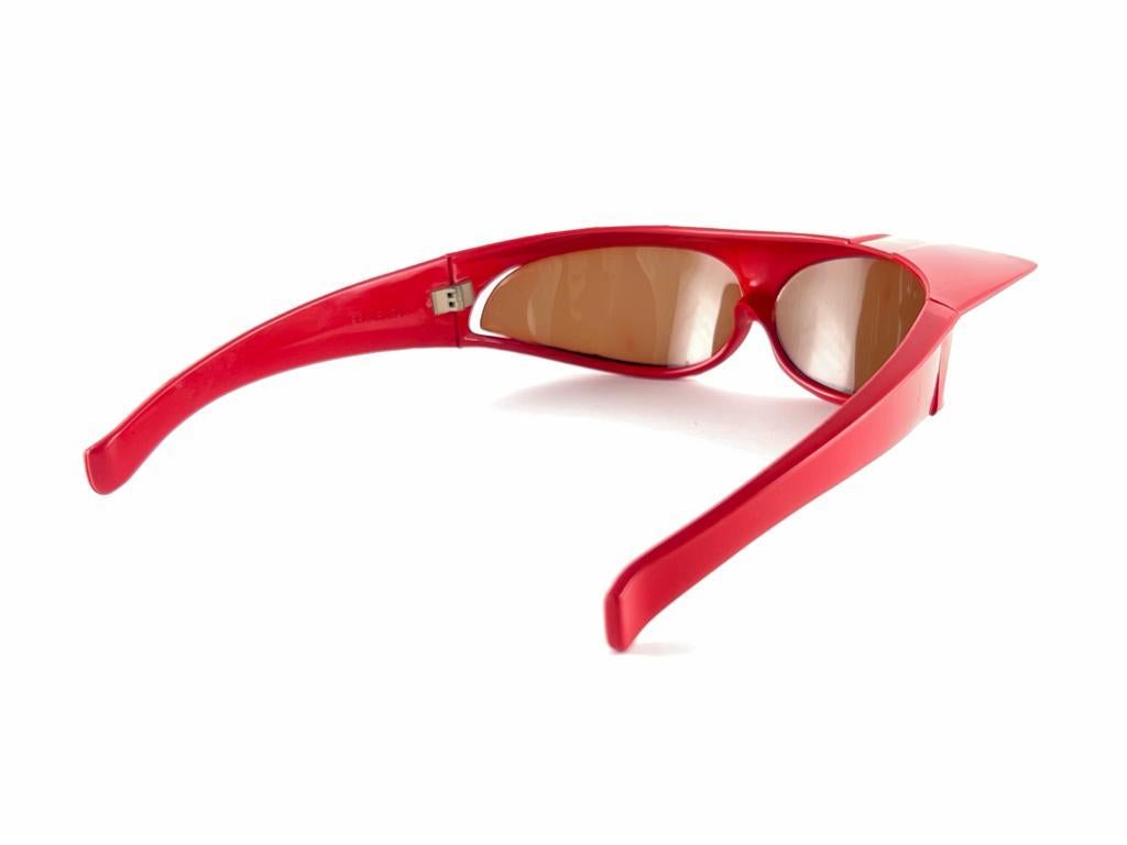 Vintage Avantgarde Red Mask Wrap Around Sunglasses  Made in Italy For Sale 2