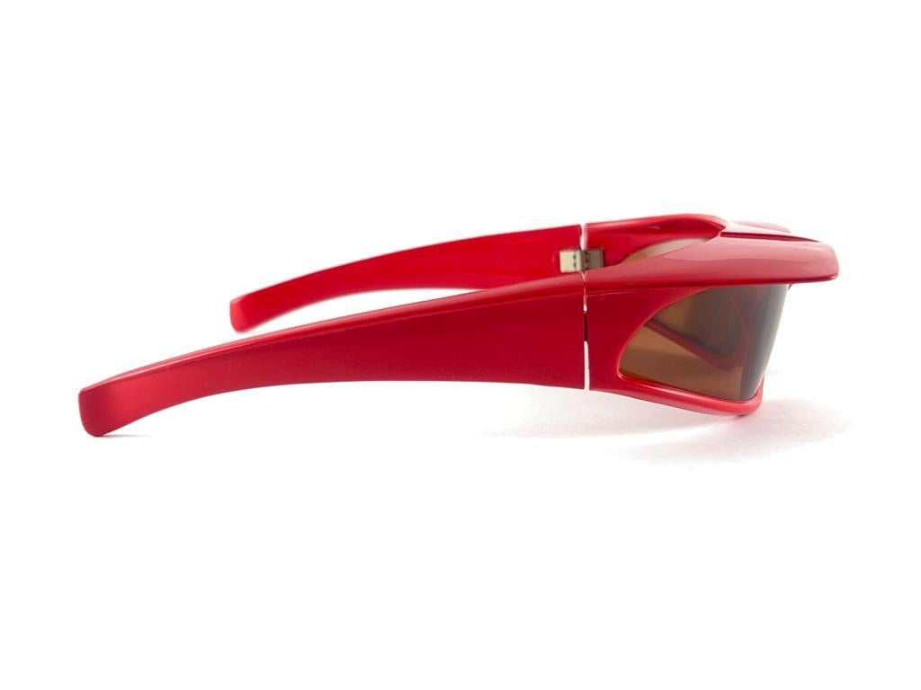 Vintage Avantgarde Red Mask Wrap Around Sunglasses  Made in Italy For Sale 3