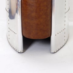 Fauteuil aviateur vintage riveté en aluminium et cuir cognac