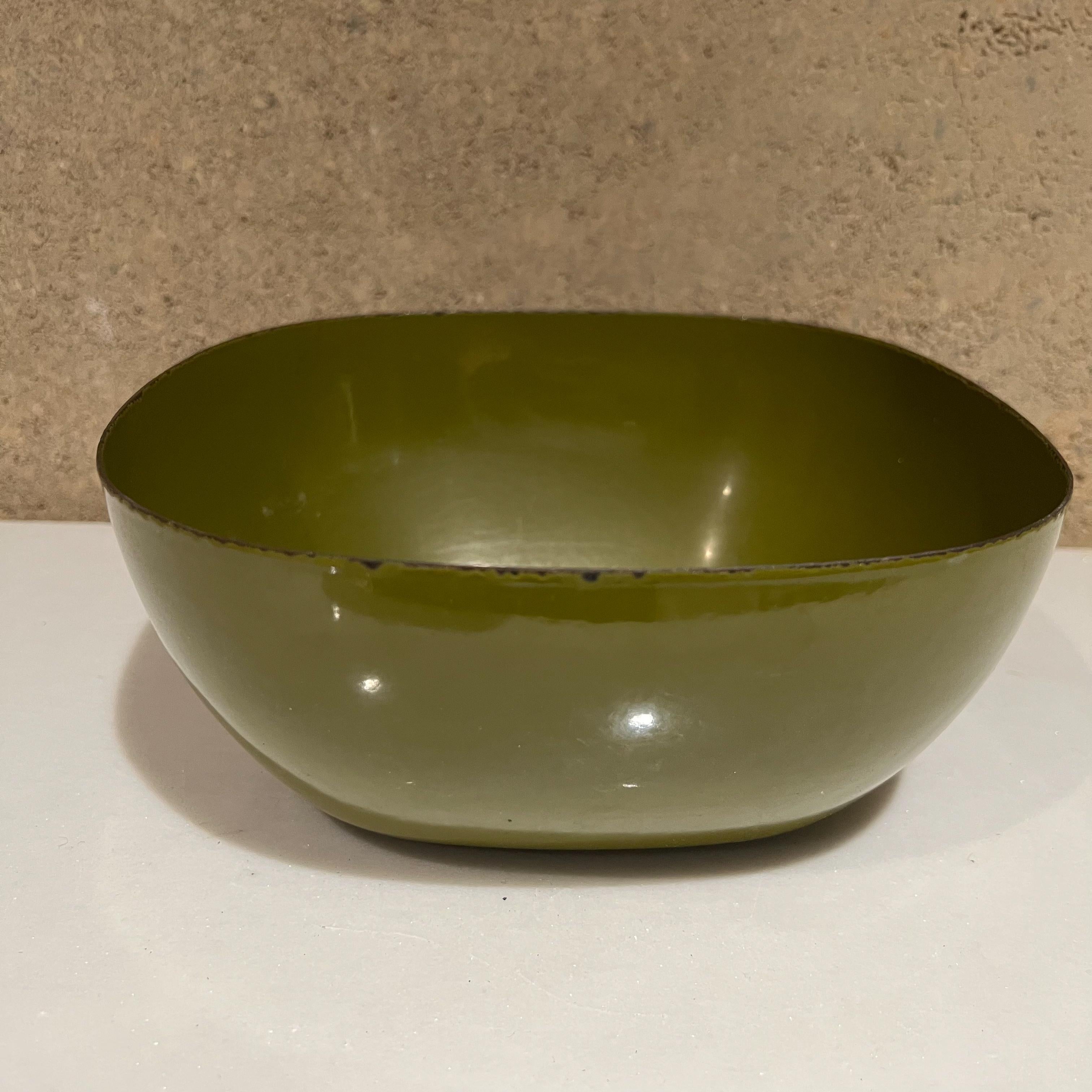 Mid-20th Century Vintage Avocado Green Enamelware Bowl 1960s Modern Cathrineholm of Holland For Sale