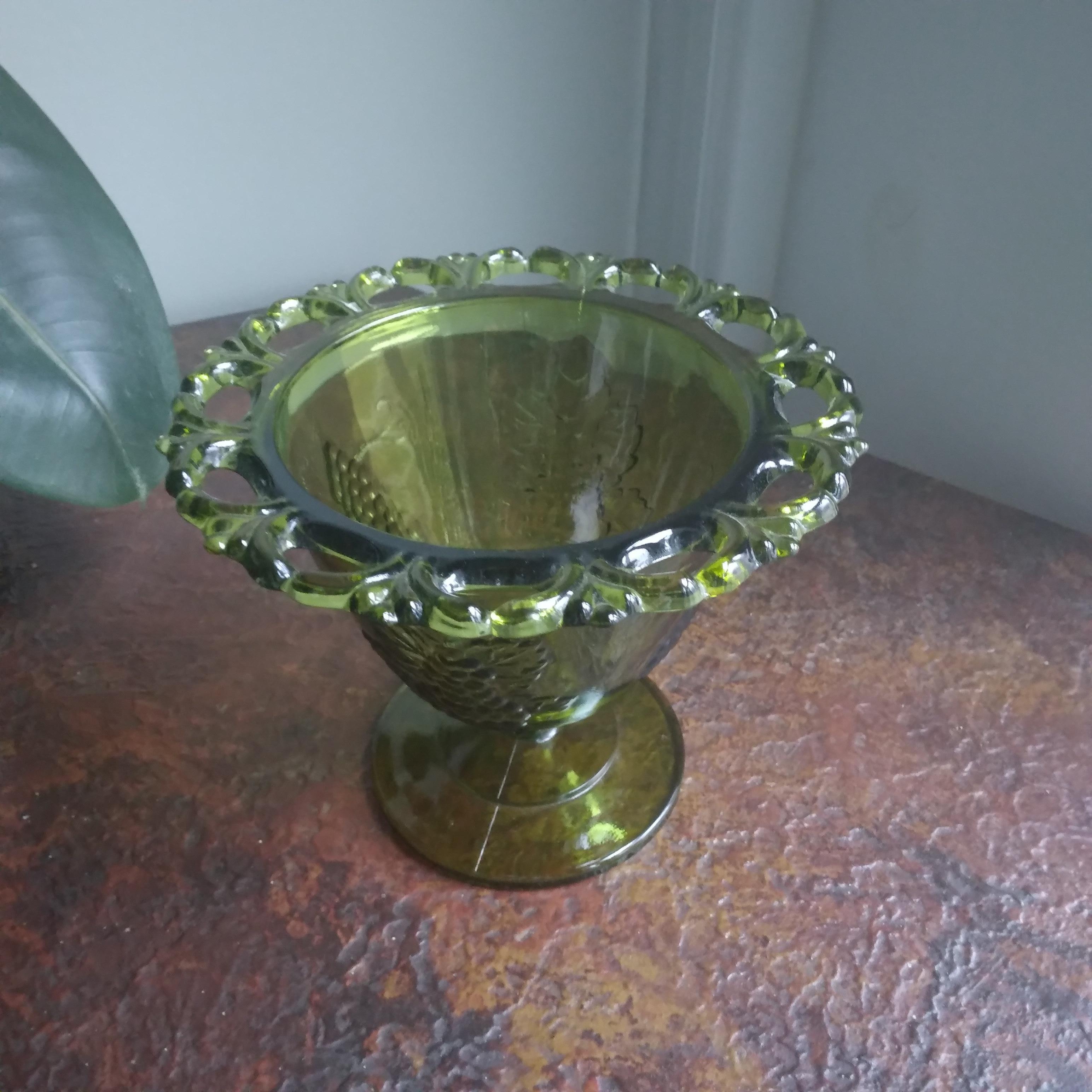 Vintage Avocado Green Glass Pedestal Dish featuring Harvest Grape Pattern In Good Condition For Sale In Munster, IN