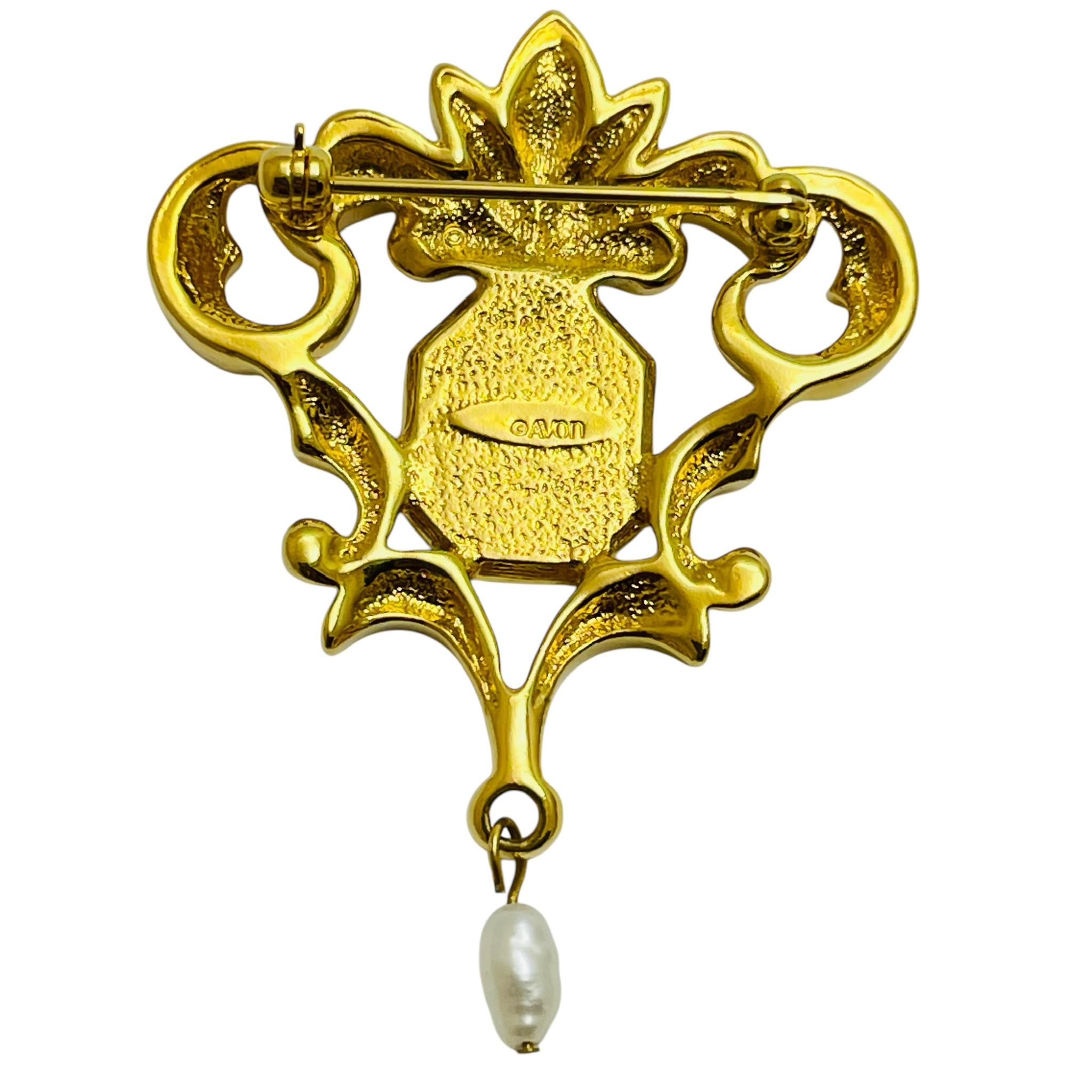 Vintage AVON gold tone enamel faux pearl designer brooch In Good Condition For Sale In Palos Hills, IL