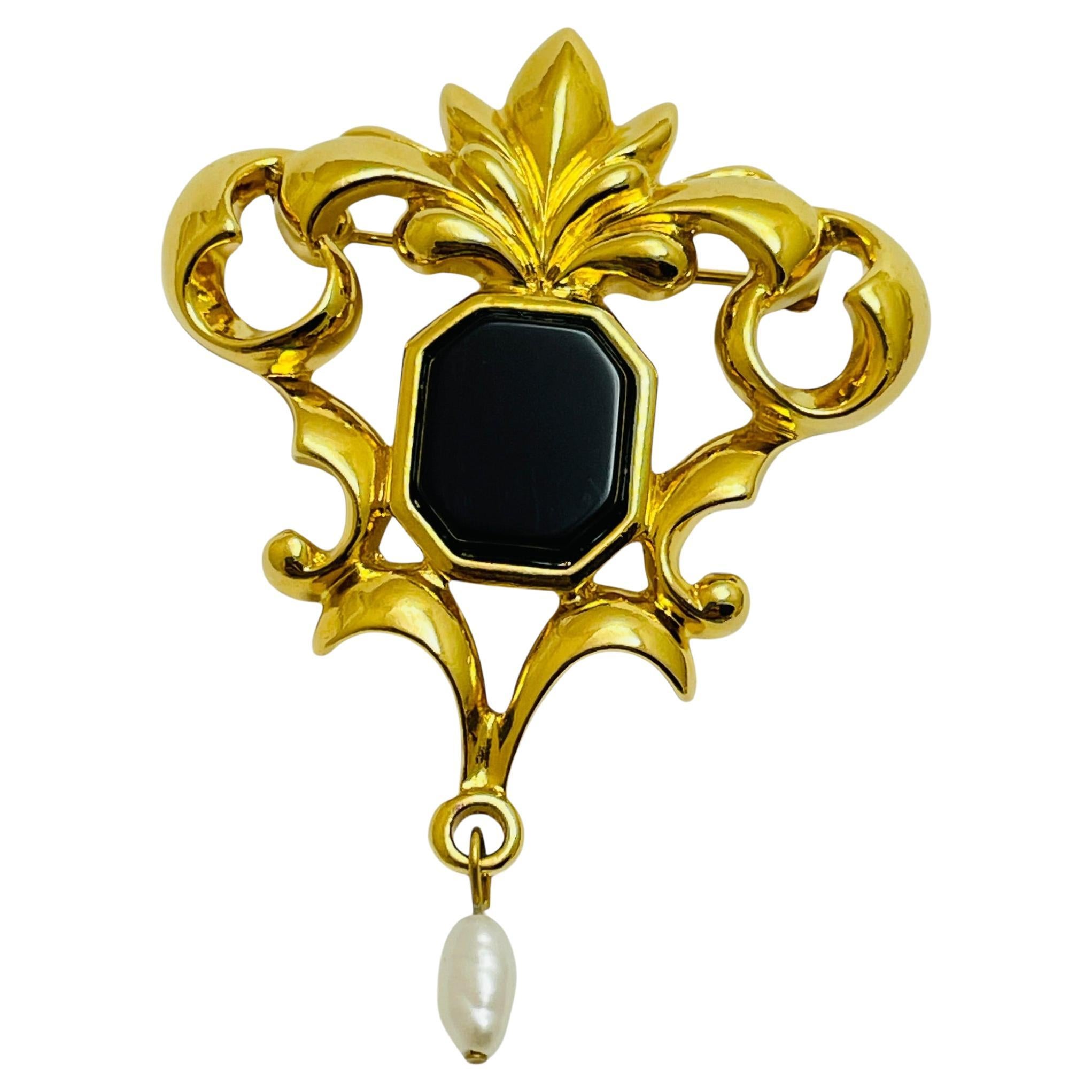 Spilla AVON d'epoca con smalto dorato e perle finte di design