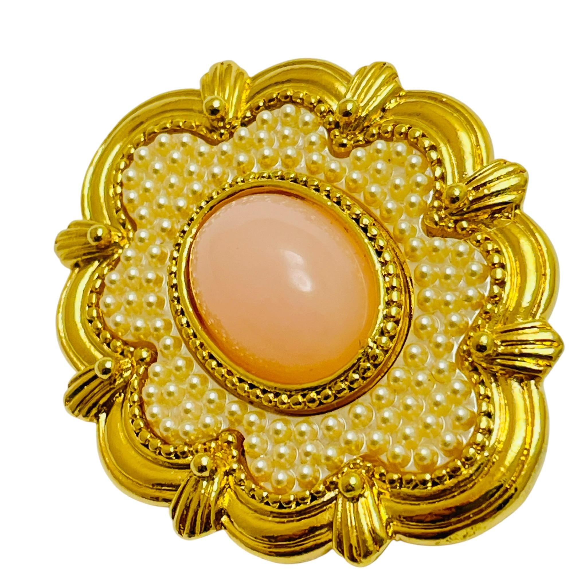 DETAILS

• unsigned AVON 

• gold tone with faux stones

• vintage designer brooch 

MEASUREMENTS  

• 

CONDITION

•  very good vintage condition with minimal signs of wear 

 Sku 48

❤️❤️  VINTAGE DESIGNER JEWELRY ❤️❤️

❤️❤️  ALEXANDER’S BOUTIQUE 