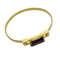 Bracciale bangle in vetro ametista vintage firmato AVON in tonalità oro