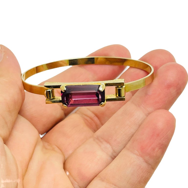 Vintage AVON signed gold tone amethyst glass bangle bracelet  display picture 2