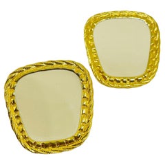 Orecchini a buco vintage firmati AVON con smalto in tonalità oro