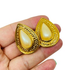 Vintage AVON signiert Goldton faux Perle Designer Clip auf Ohrringe