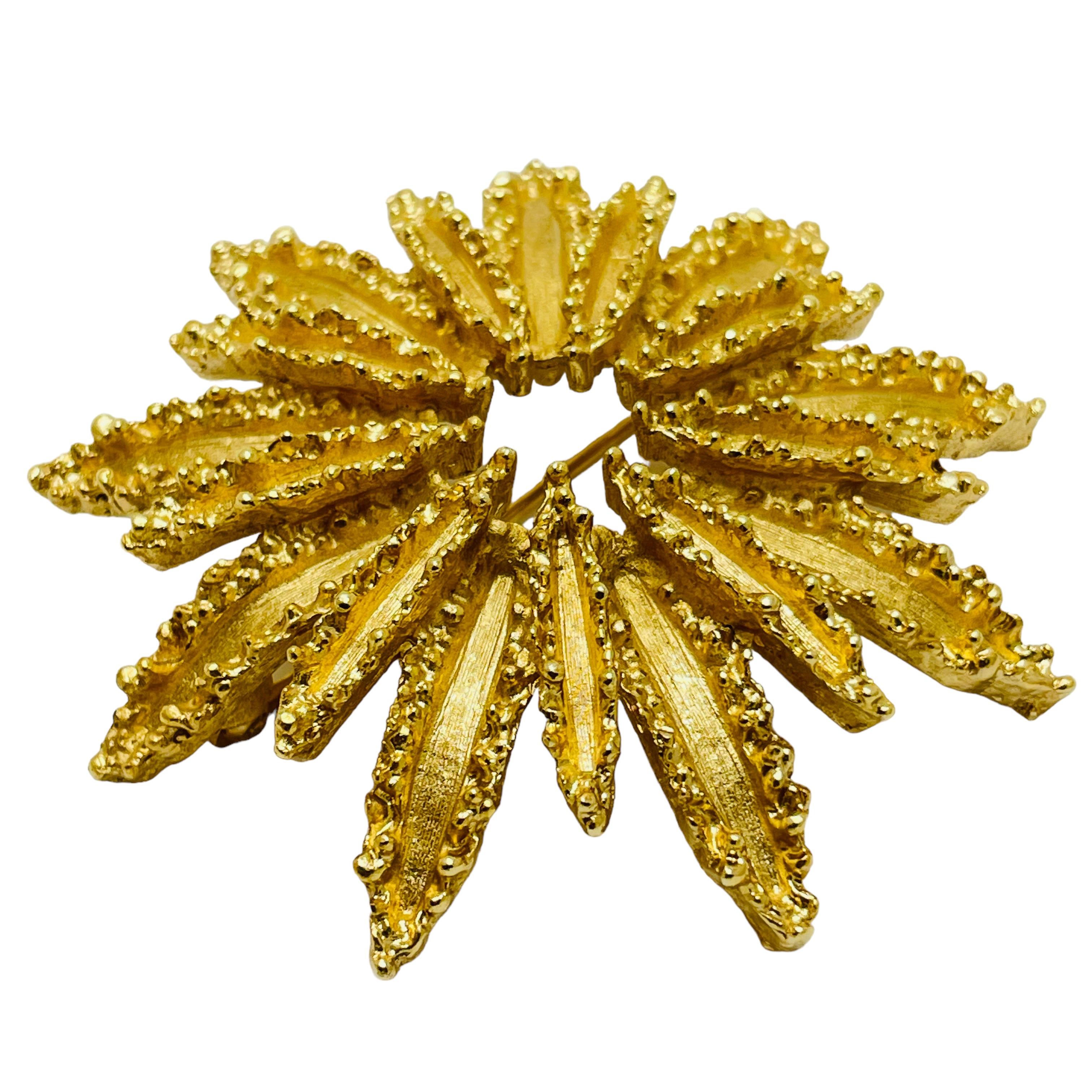 DETAILS

• signed AVON    

• gold tone  

• vintage designer brooch

MEASUREMENTS  

• 

CONDITION

•  very good vintage condition with minimal signs of wear 

 Sku 45

❤️❤️  VINTAGE DESIGNER JEWELRY ❤️❤️

❤️❤️  ALEXANDER’S BOUTIQUE  ❤️❤️
