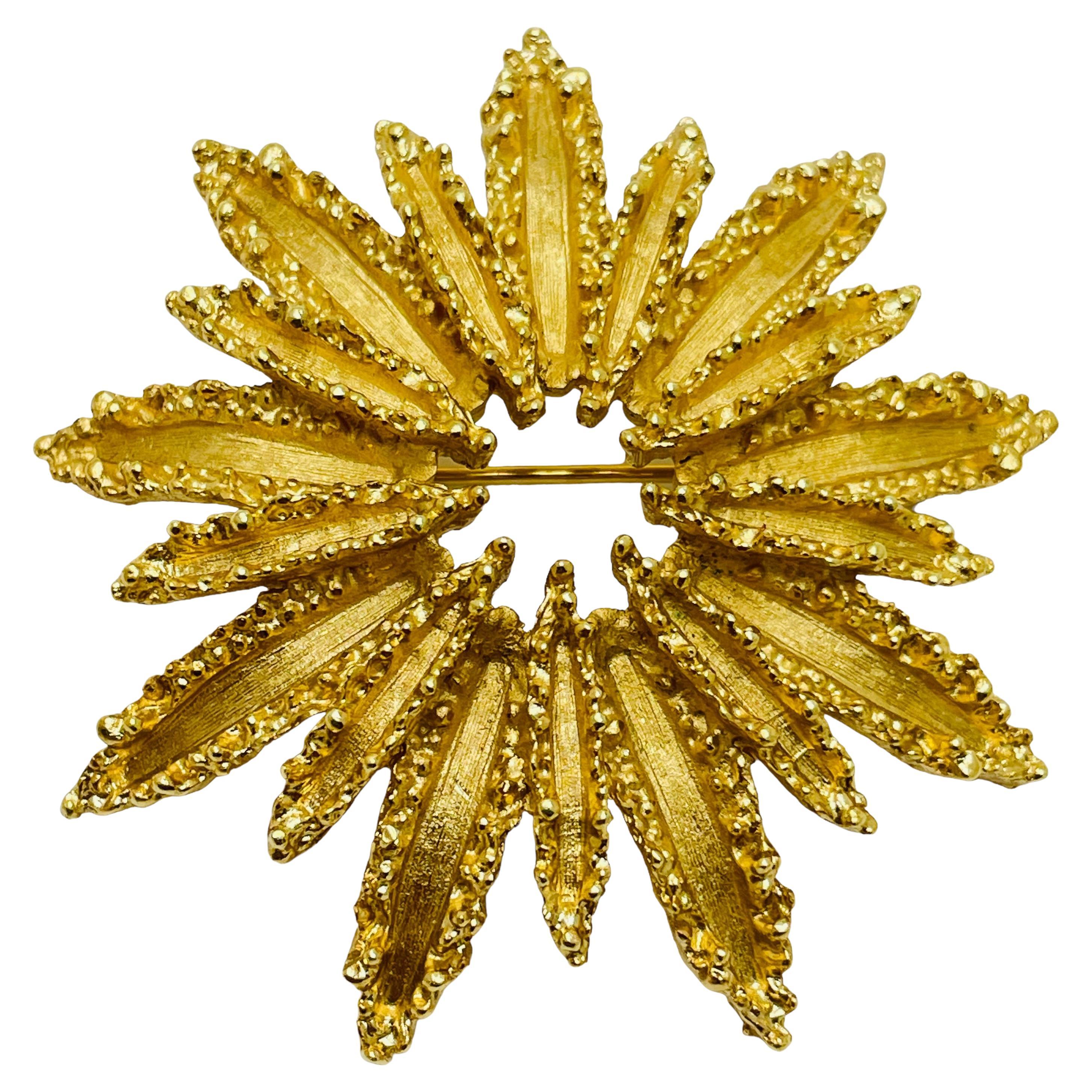Vintage AVON signed gold tone flower designer brooch For Sale