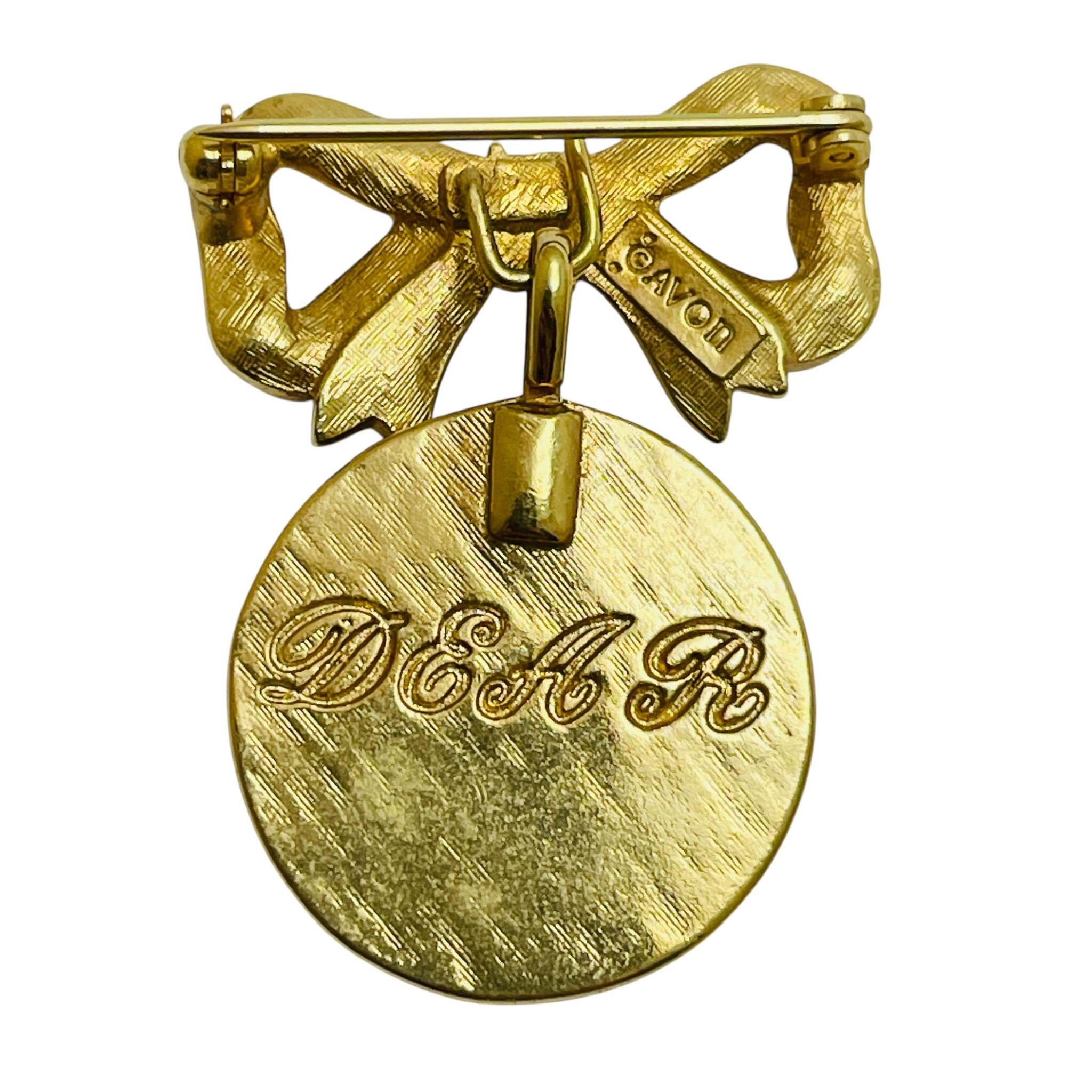 Broche colgante vintage AVON firmado en tono dorado con brillantes en Bueno estado para la venta en Palos Hills, IL