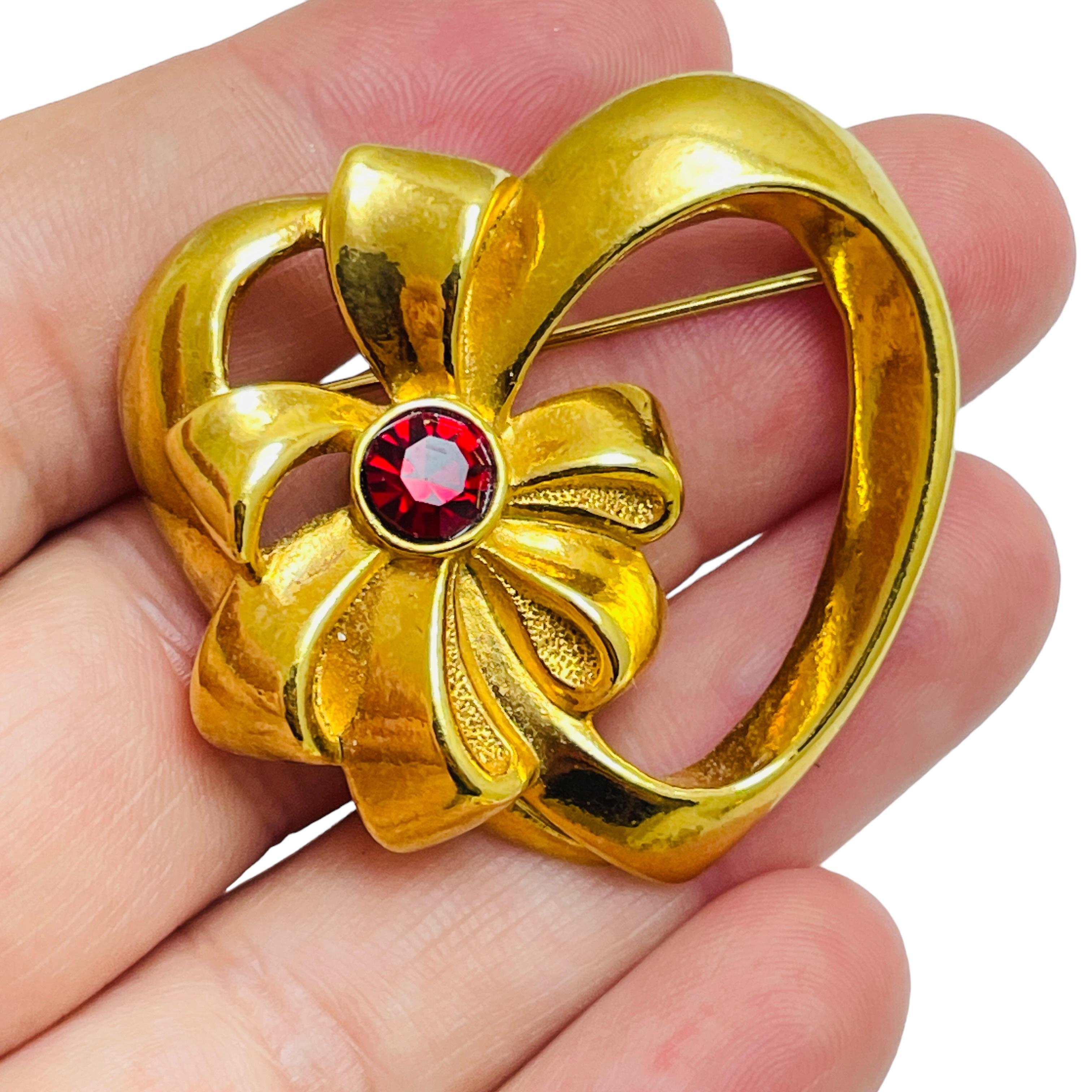 Women's Vintage AVON signed gold tone rhinestone heart designer brooch For Sale