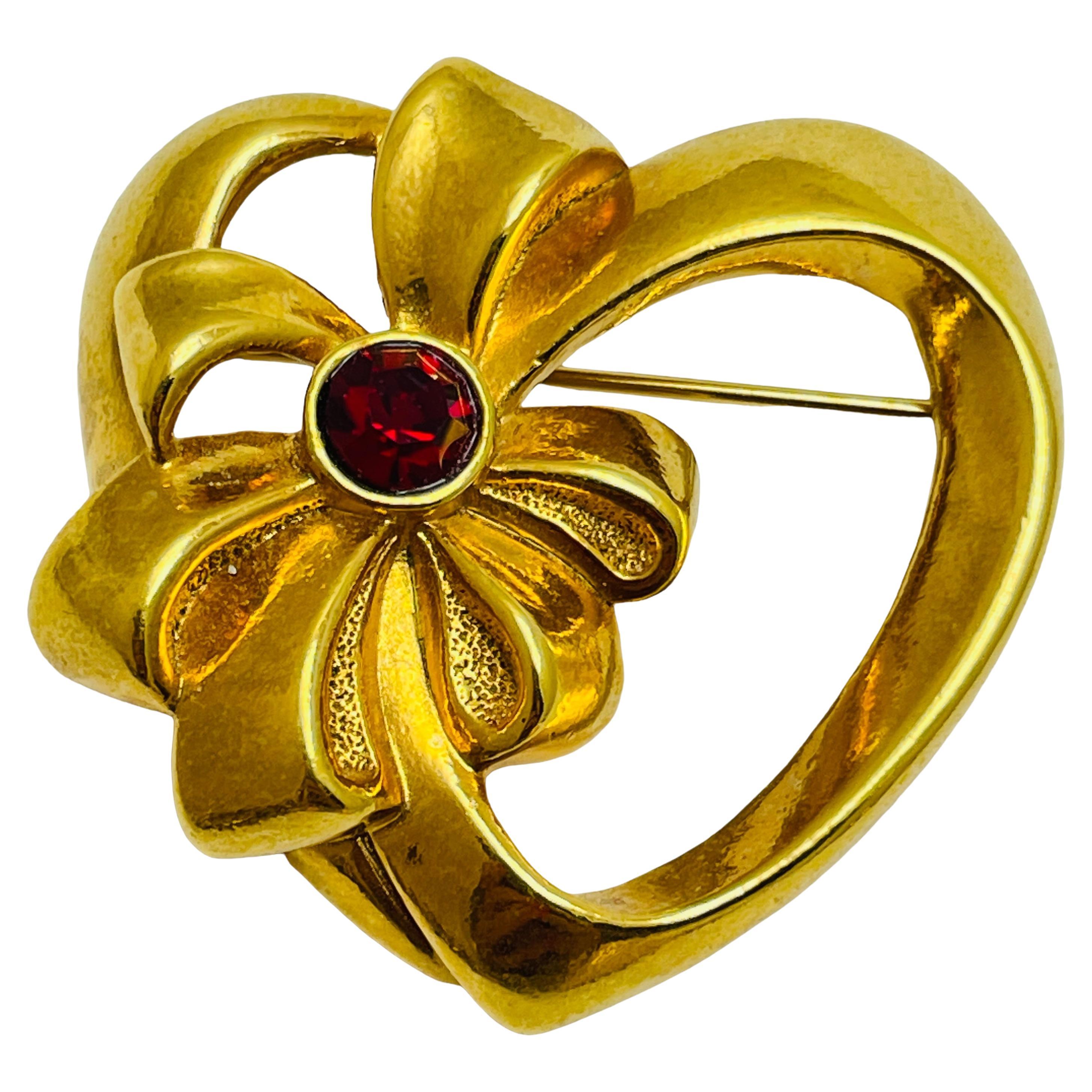 Vintage AVON signed gold tone rhinestone heart designer brooch For Sale