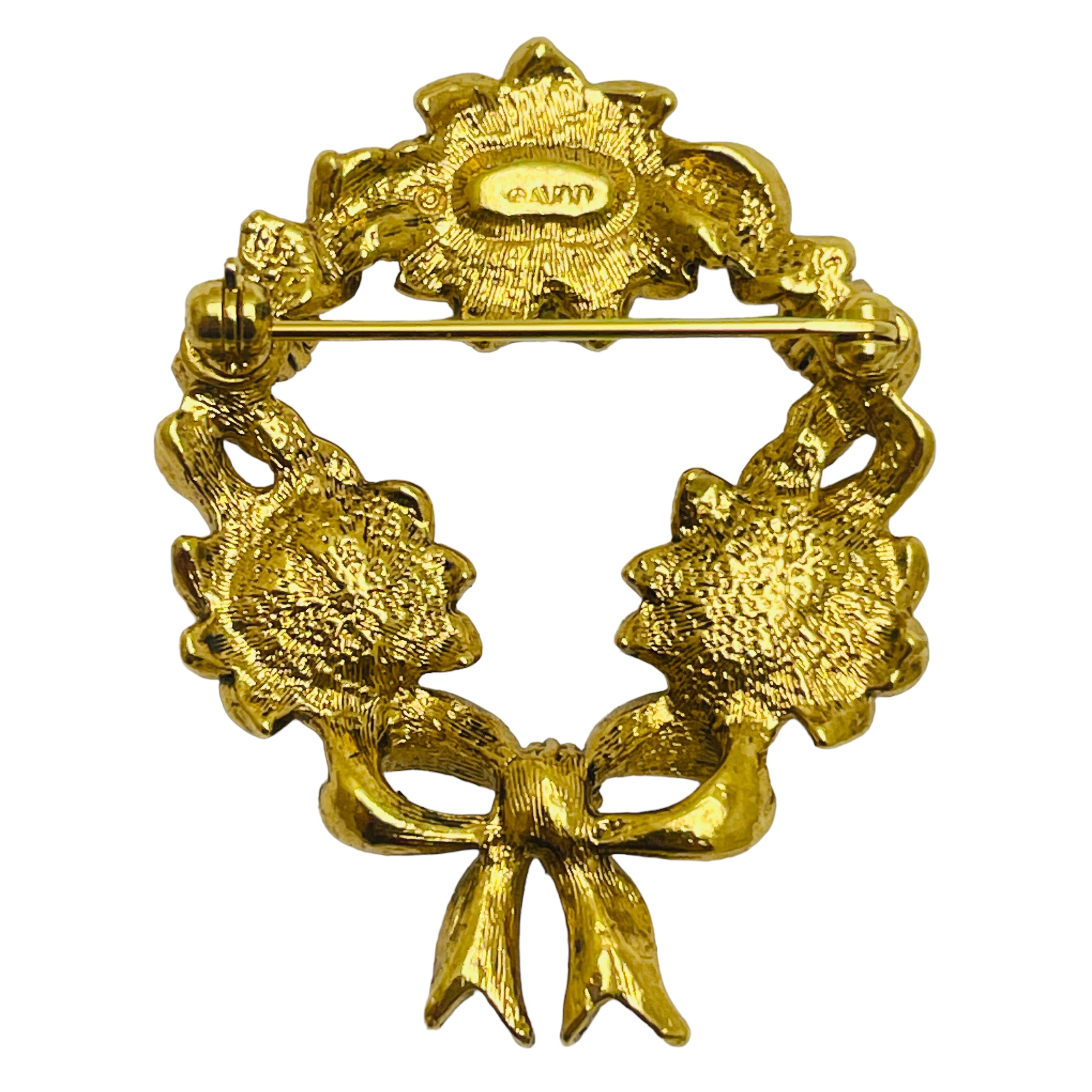 Vintage AVON signed gold tone rhinestone wreath bow designer brooch In Good Condition For Sale In Palos Hills, IL