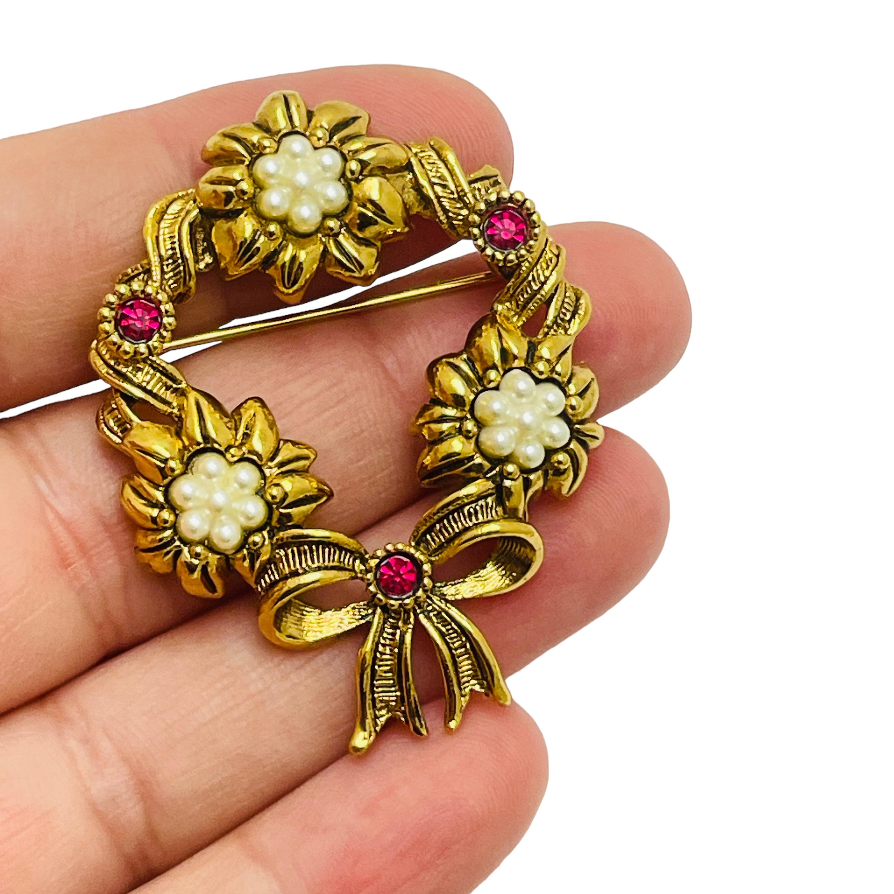 Women's Vintage AVON signed gold tone rhinestone wreath bow designer brooch For Sale