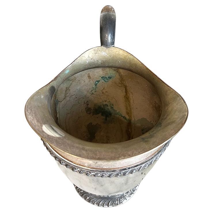 Ein Vintage Avon WM Rogers Silberplatte Wasserkrug. Mit ein wenig Glanz wäre dies ein wunderschönes Stück für eine Dinnerparty oder sogar als Vase. 

Abmessungen:
8,25