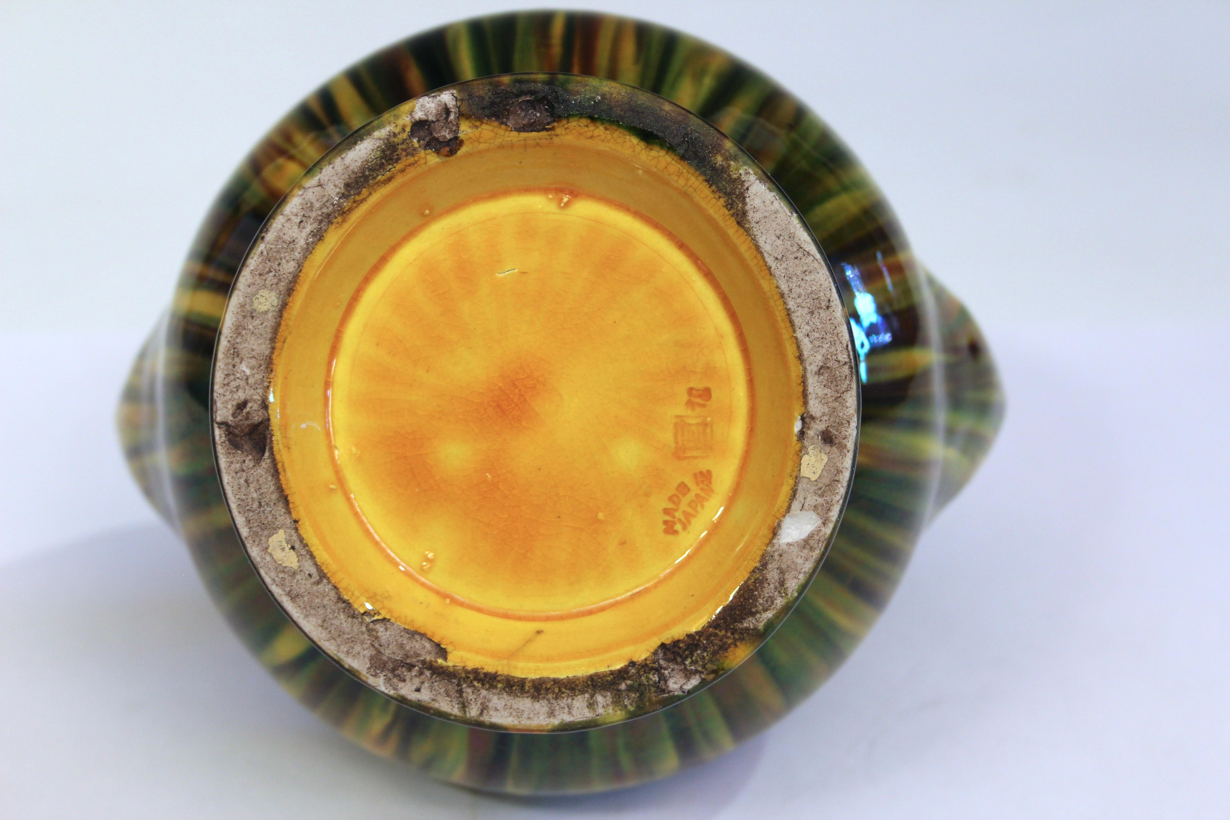 Tourné Awaji Pottery Muscle Vase Art Déco Flambe jaune en vente