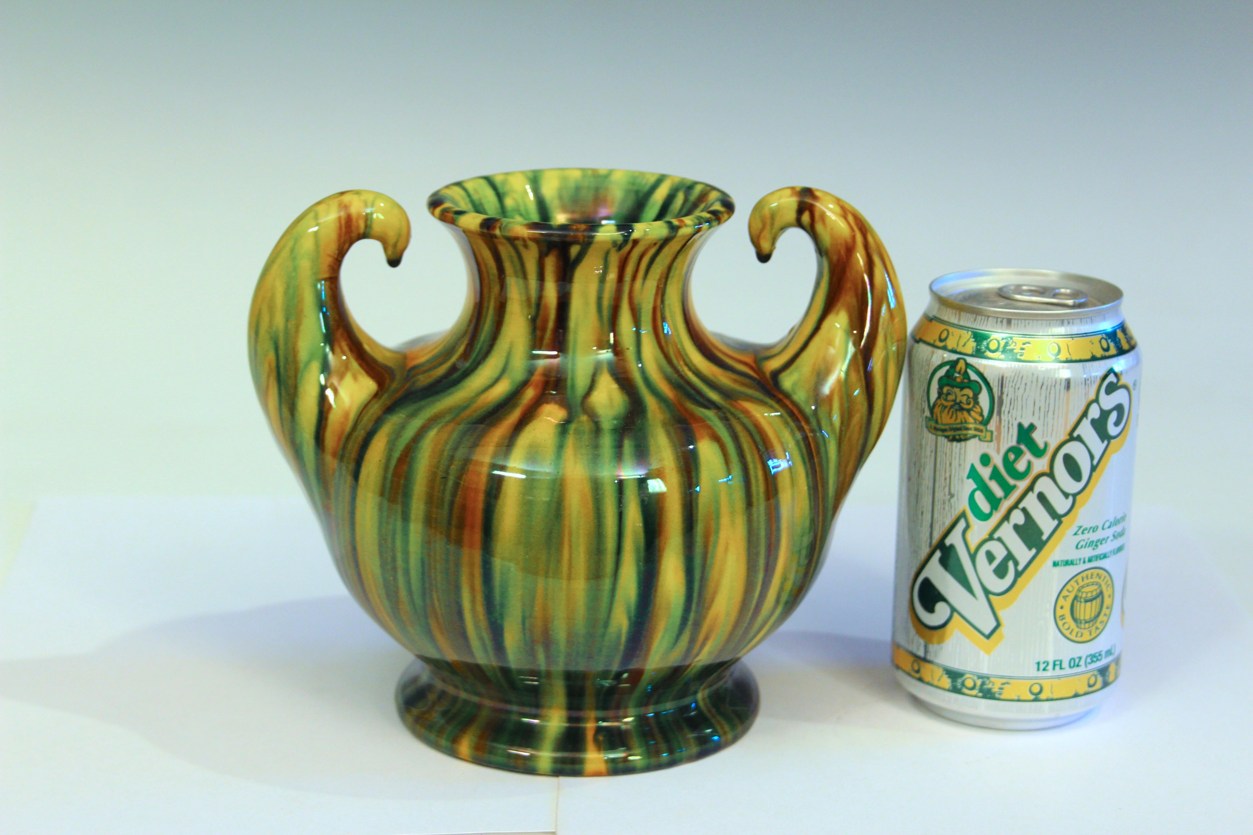Awaji Pottery Muscle Vase Art Déco Flambe jaune Excellent état - En vente à Wilton, CT