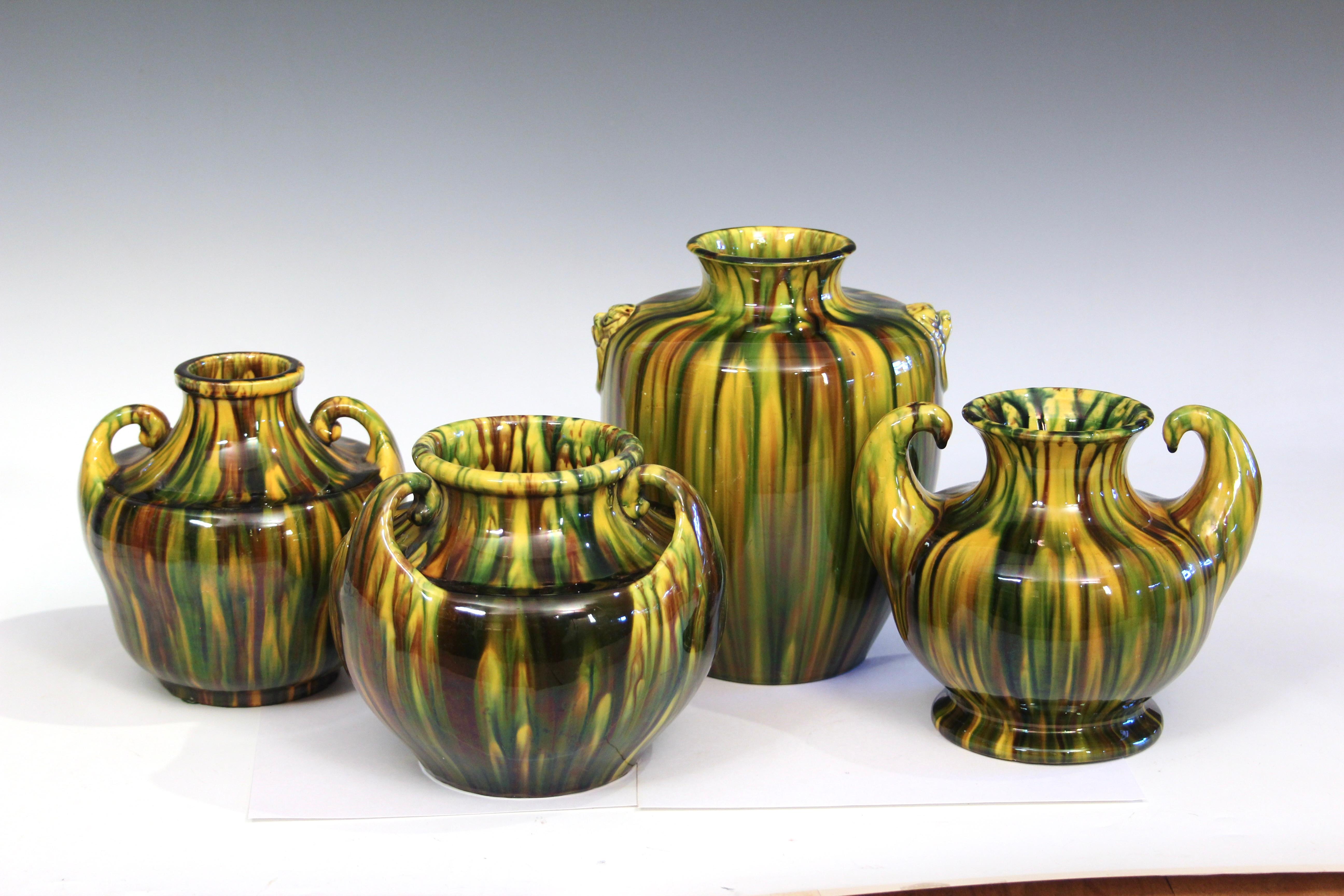 Milieu du XXe siècle Awaji Pottery Muscle Vase Art Déco Flambe jaune en vente