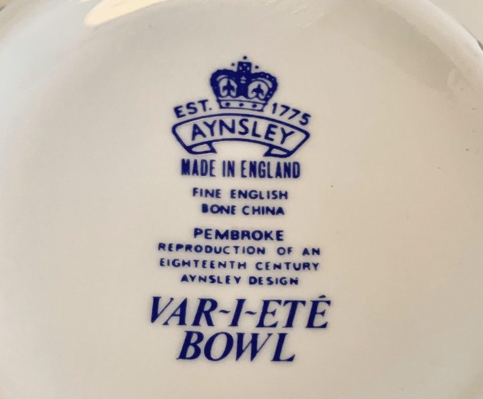 Petit bol de service vintage Aynsley Fine English Bone China en vente 3