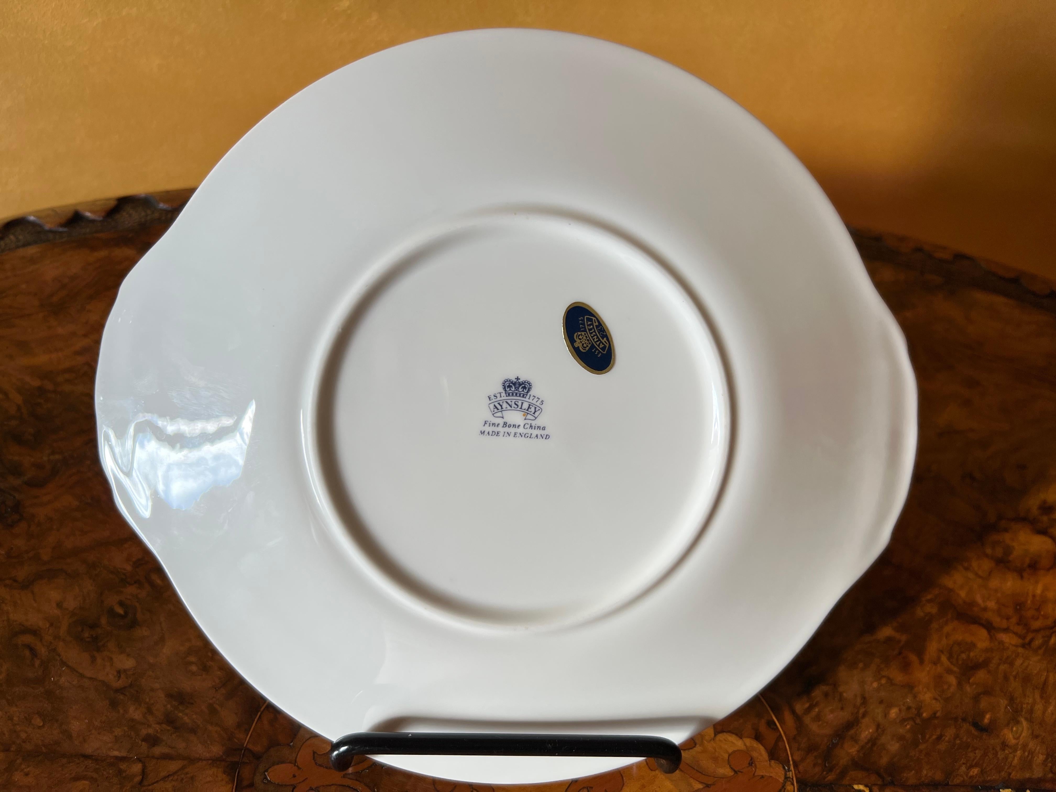 Vintage Aynsley Fruit Design Plate with Gold Trim Detail In Good Condition In EDENSOR PARK, NSW