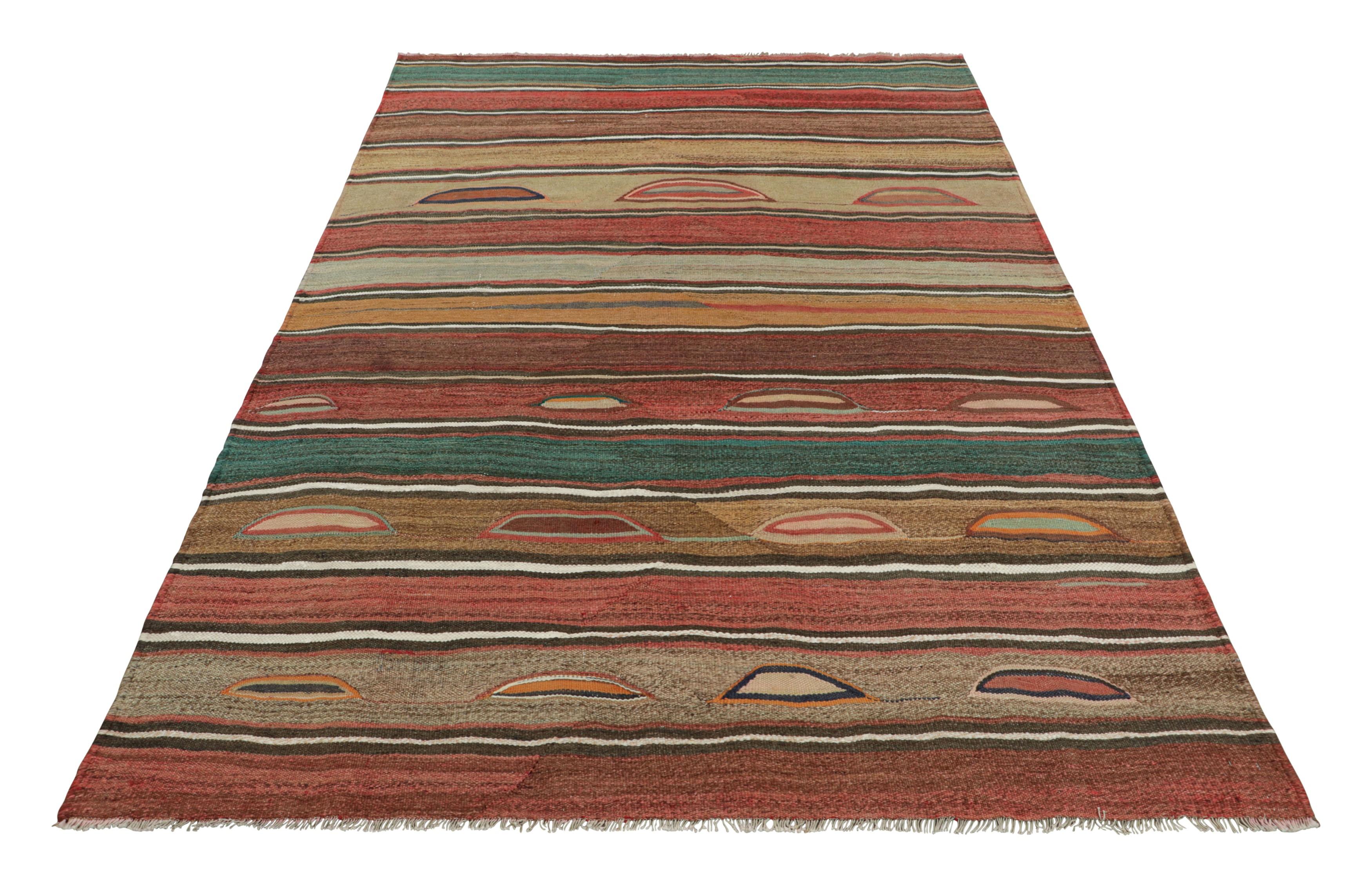 Aserbaidschanischer Vintage-Kilim, bunte Streifen und geometrische Muster - Rug & Kilim im Zustand „Gut“ im Angebot in Long Island City, NY