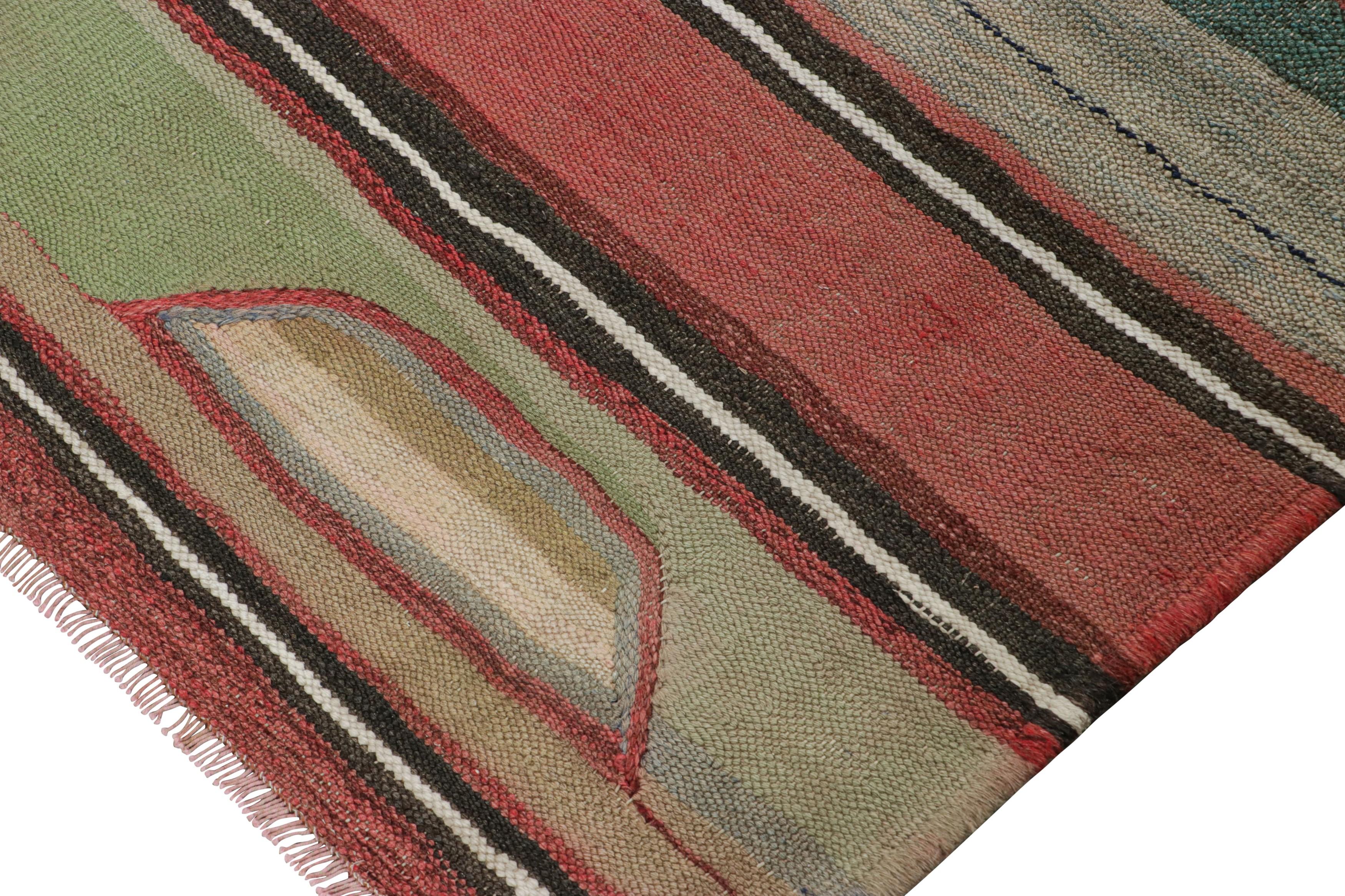 Aserbaidschanischer Vintage-Kilim, bunte Streifen und geometrische Muster - Rug & Kilim (Mitte des 20. Jahrhunderts) im Angebot