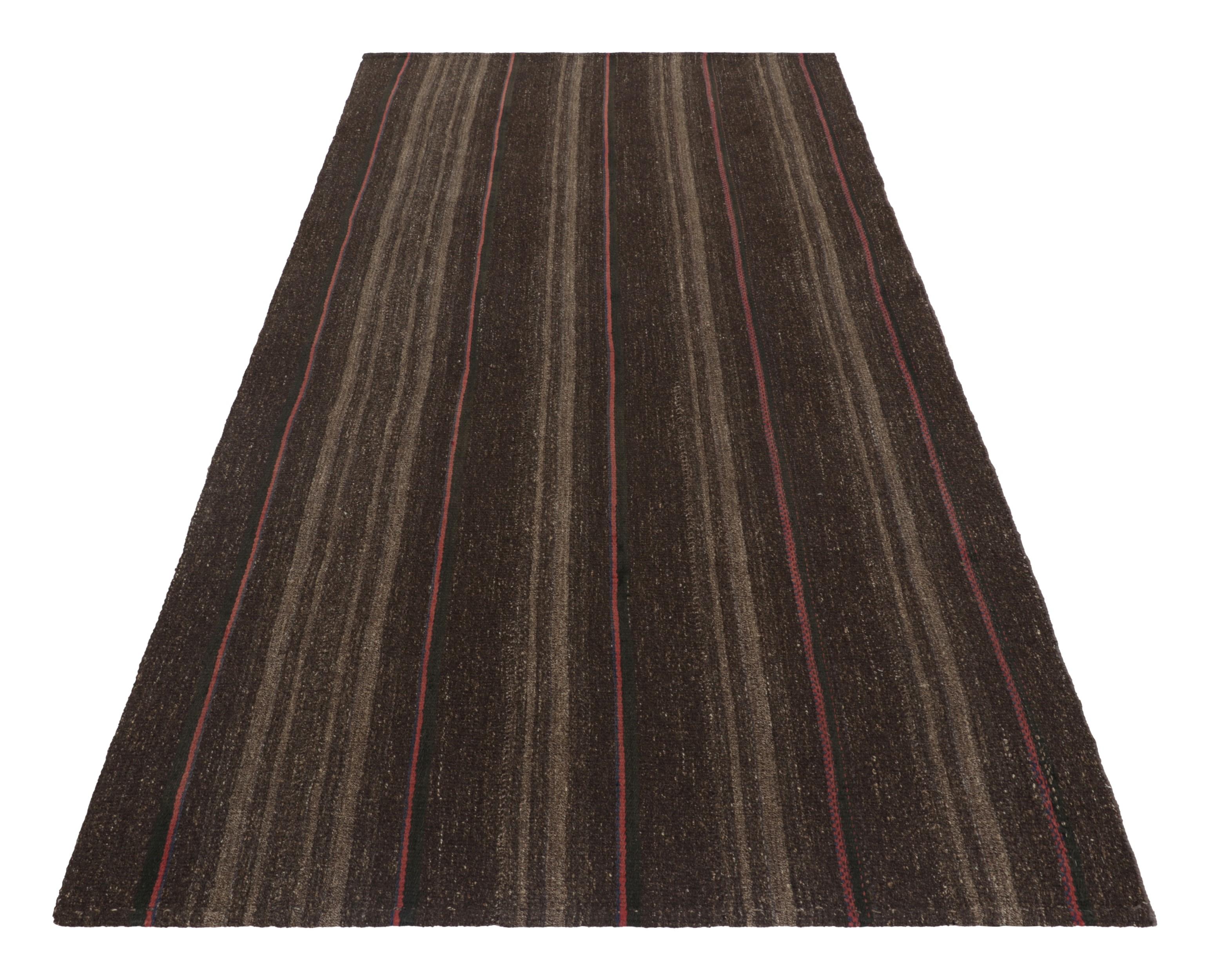 Aserbaidschanischer Vintage-Kilim mit geometrischen Streifen in Brauntönen - Rug & Kilim (Handgewebt) im Angebot