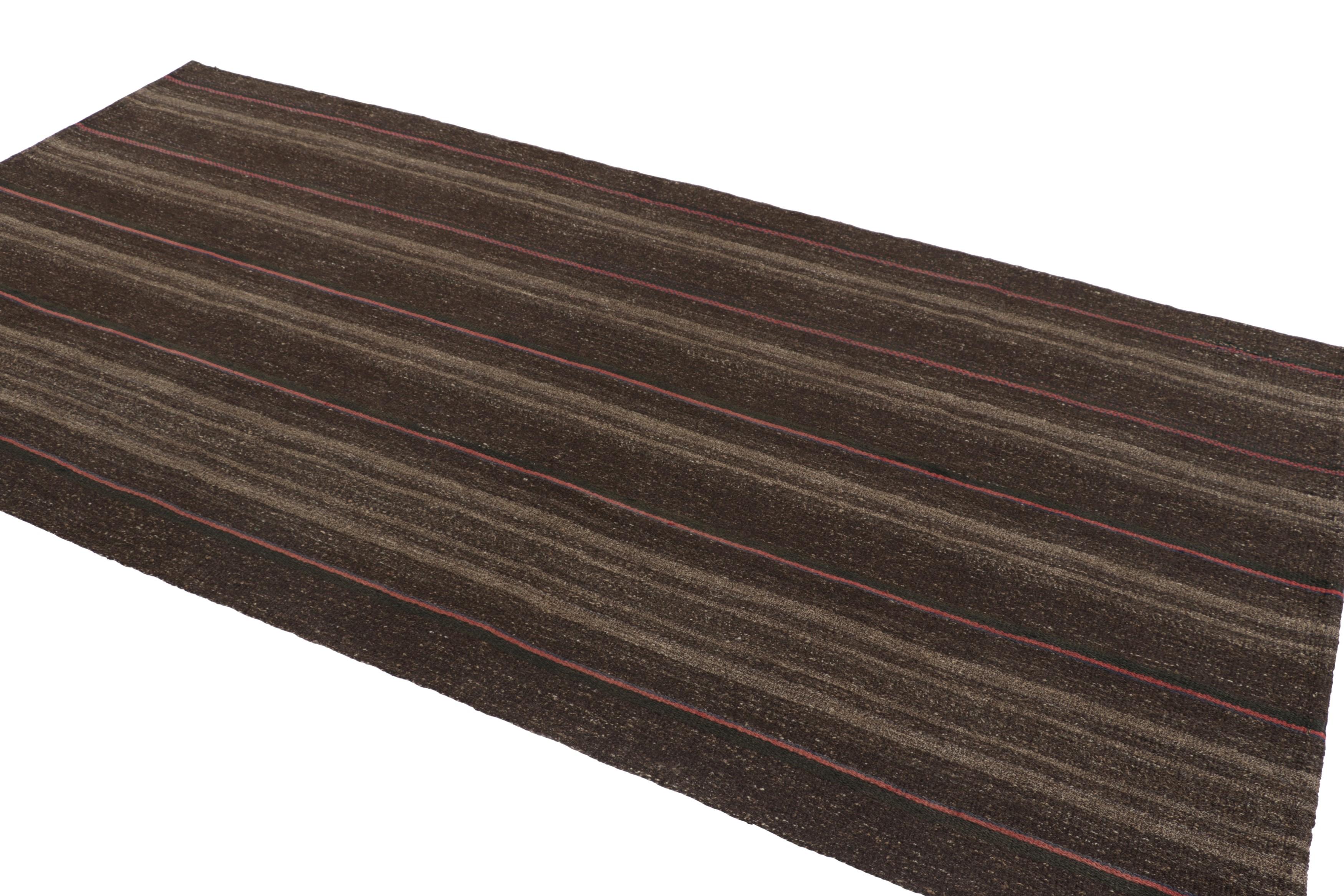 Aserbaidschanischer Vintage-Kilim mit geometrischen Streifen in Brauntönen - Rug & Kilim im Zustand „Gut“ im Angebot in Long Island City, NY
