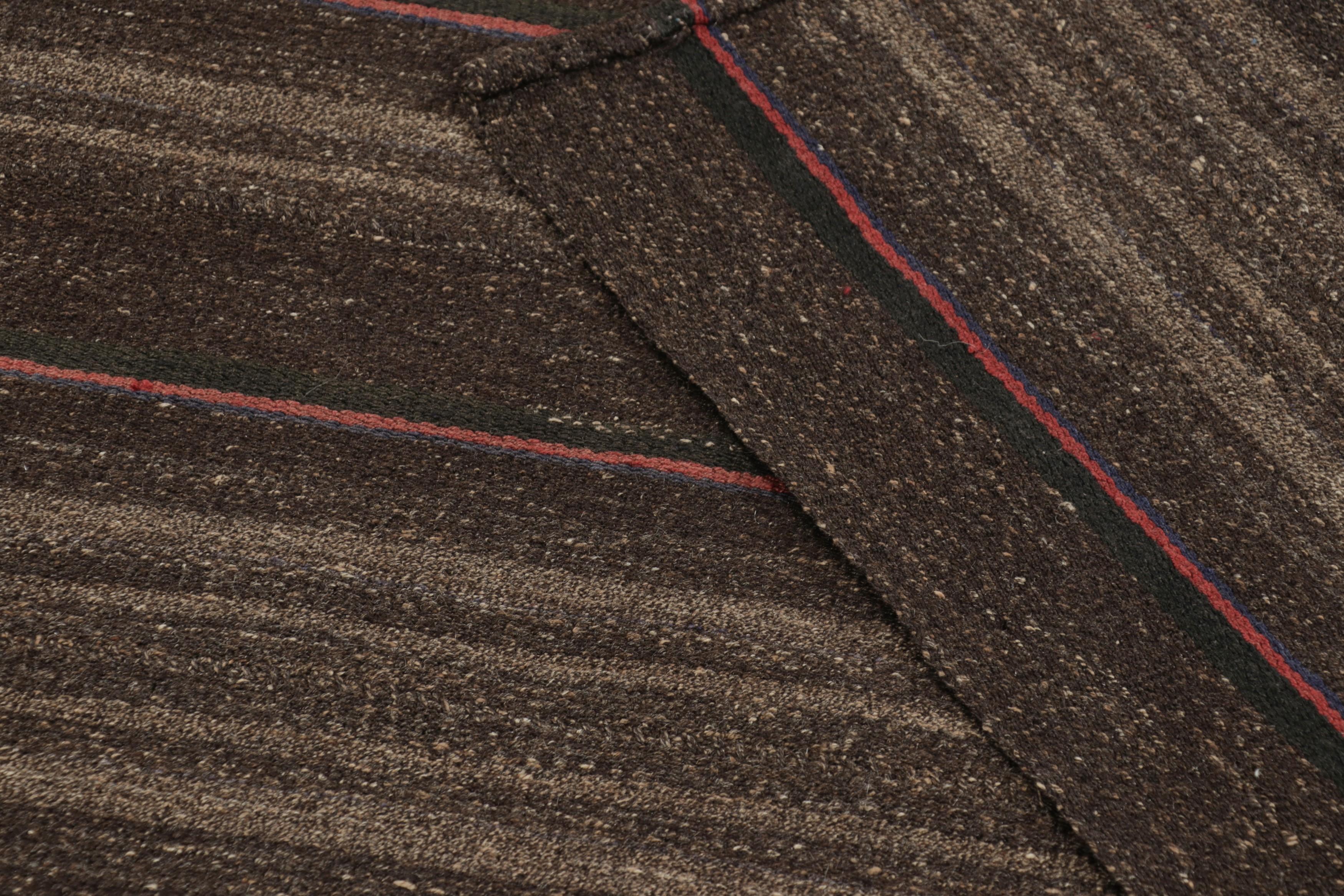 Aserbaidschanischer Vintage-Kilim mit geometrischen Streifen in Brauntönen - Rug & Kilim (Ziegenhaar) im Angebot