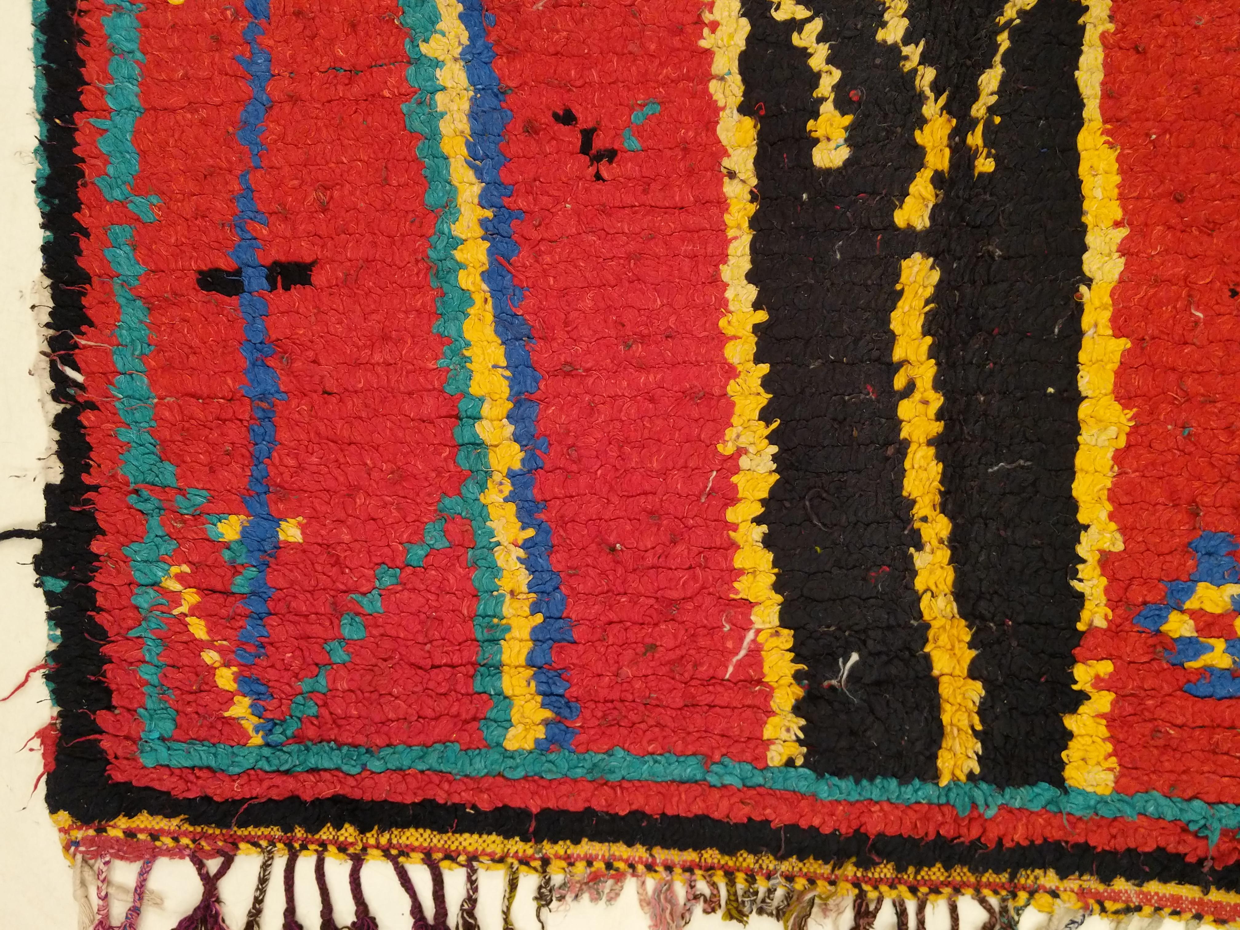 Marokkanischer abstrakter Azilal-Berber-Teppich im Angebot 3