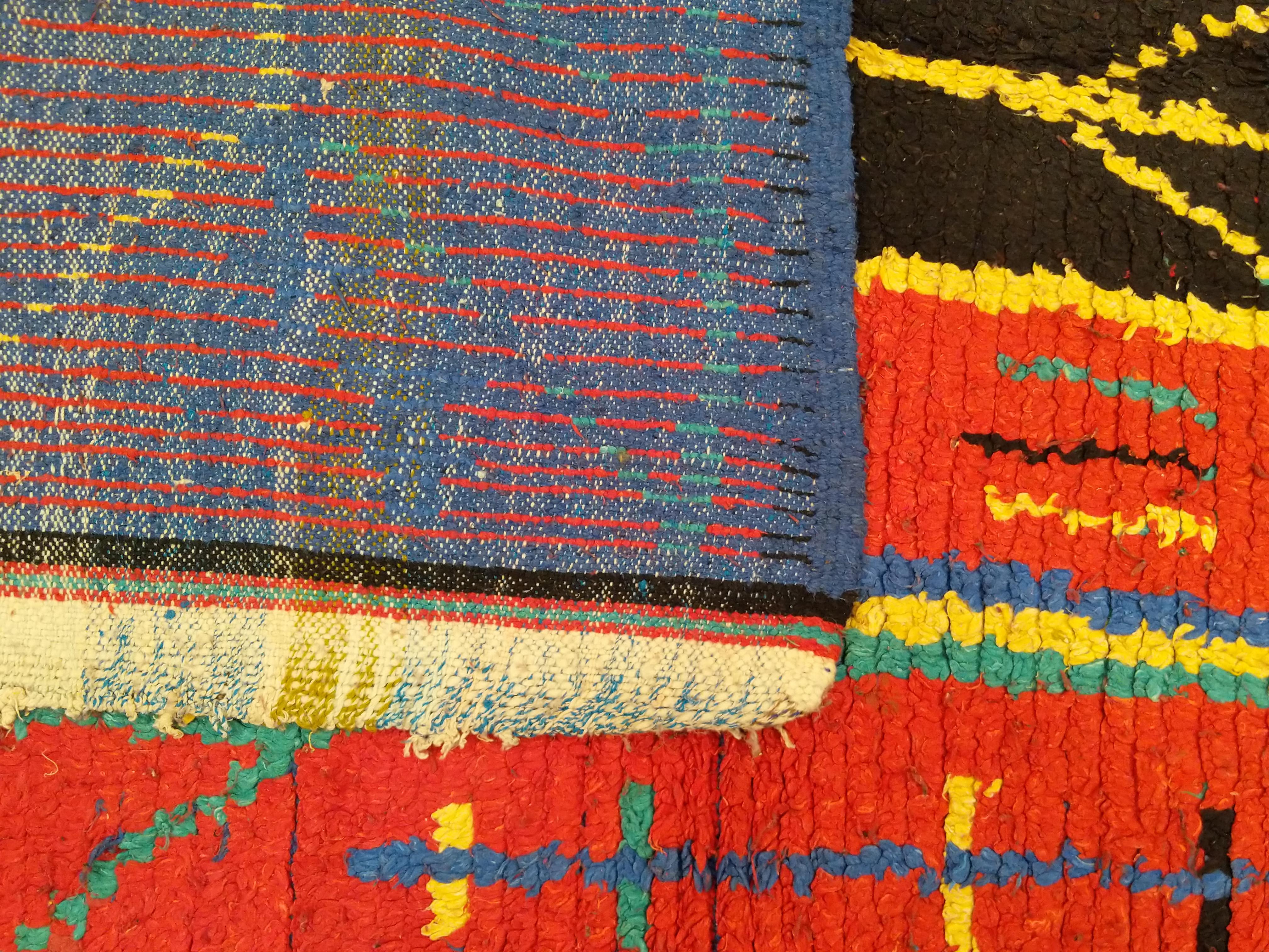Marokkanischer abstrakter Azilal-Berber-Teppich im Angebot 6