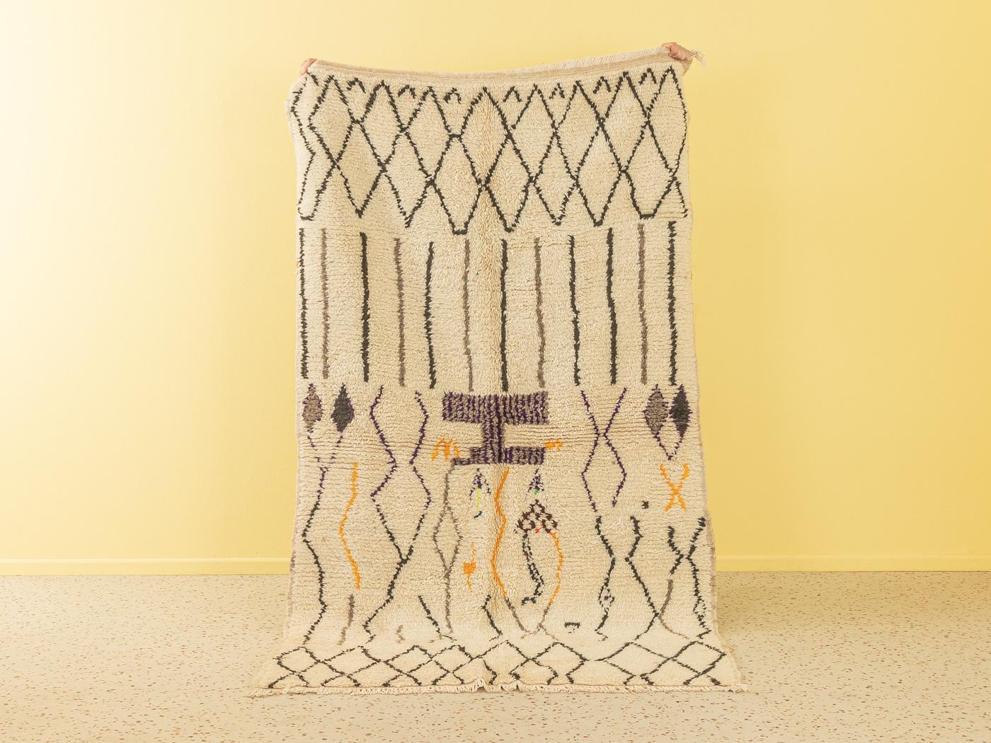 This Vintage Azilal is a 100 % wool rug – soft and comfortable underfoot. Our Berber rugs are handmade, one knot at a time. Each of our Berber rugs is a long-lasting one-of-a-kind piece, created in a sustainable manner with local wool.

Vintage