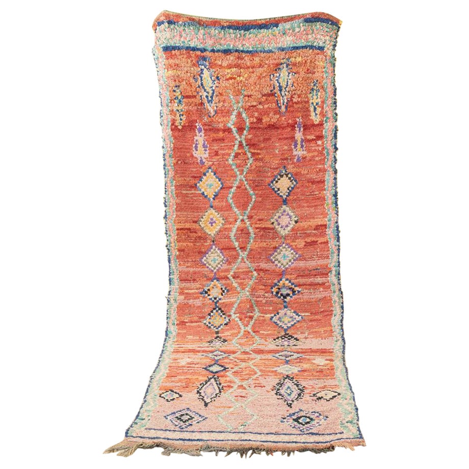 Azilal Marokkanischer Berberteppich HightAtlas Mountains apricot-roseblauer Läufer im Angebot