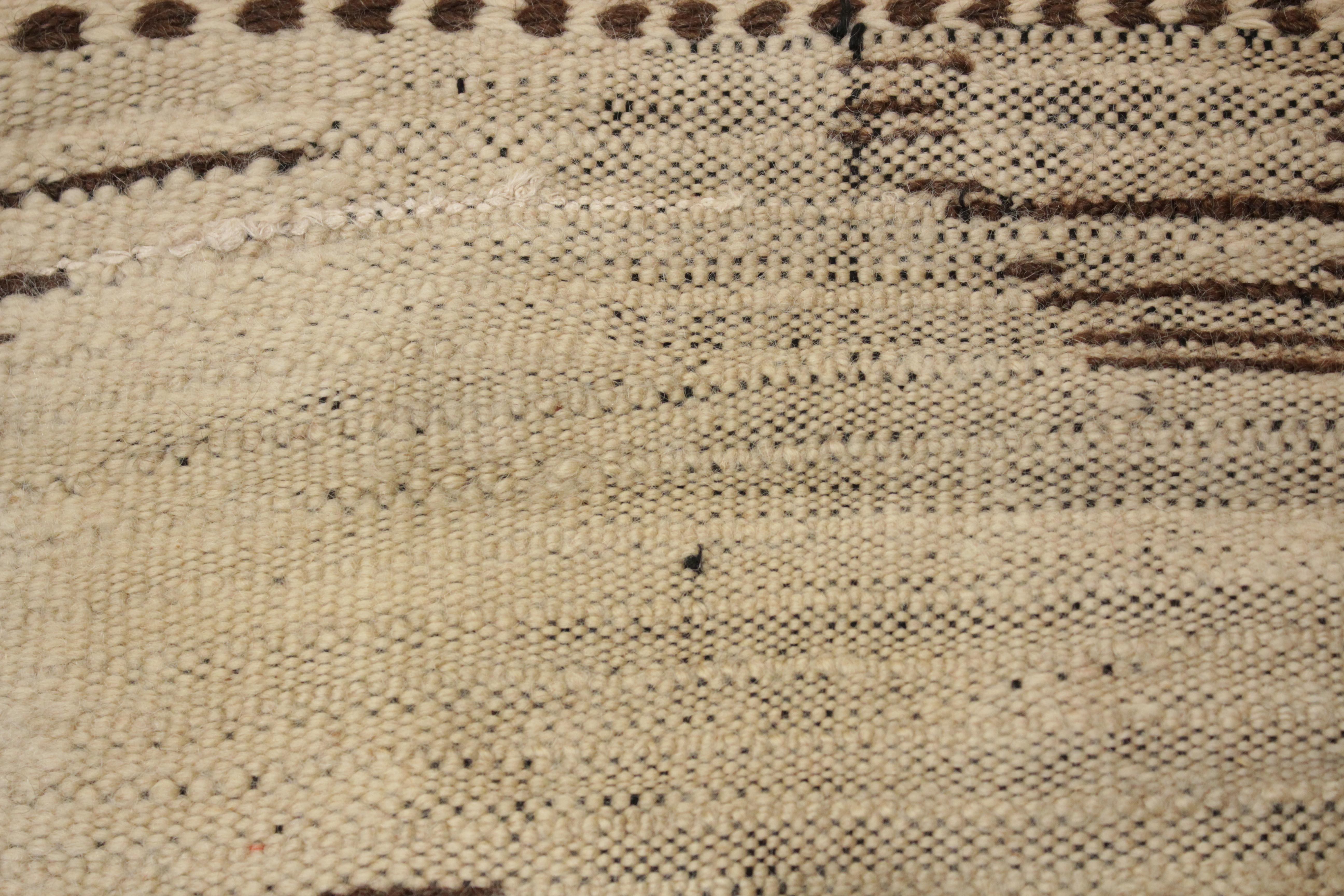 Azilal Marokkanischer Berberteppich im Vintage-Stil mit Tagine-Topf-Design (Wolle) im Angebot
