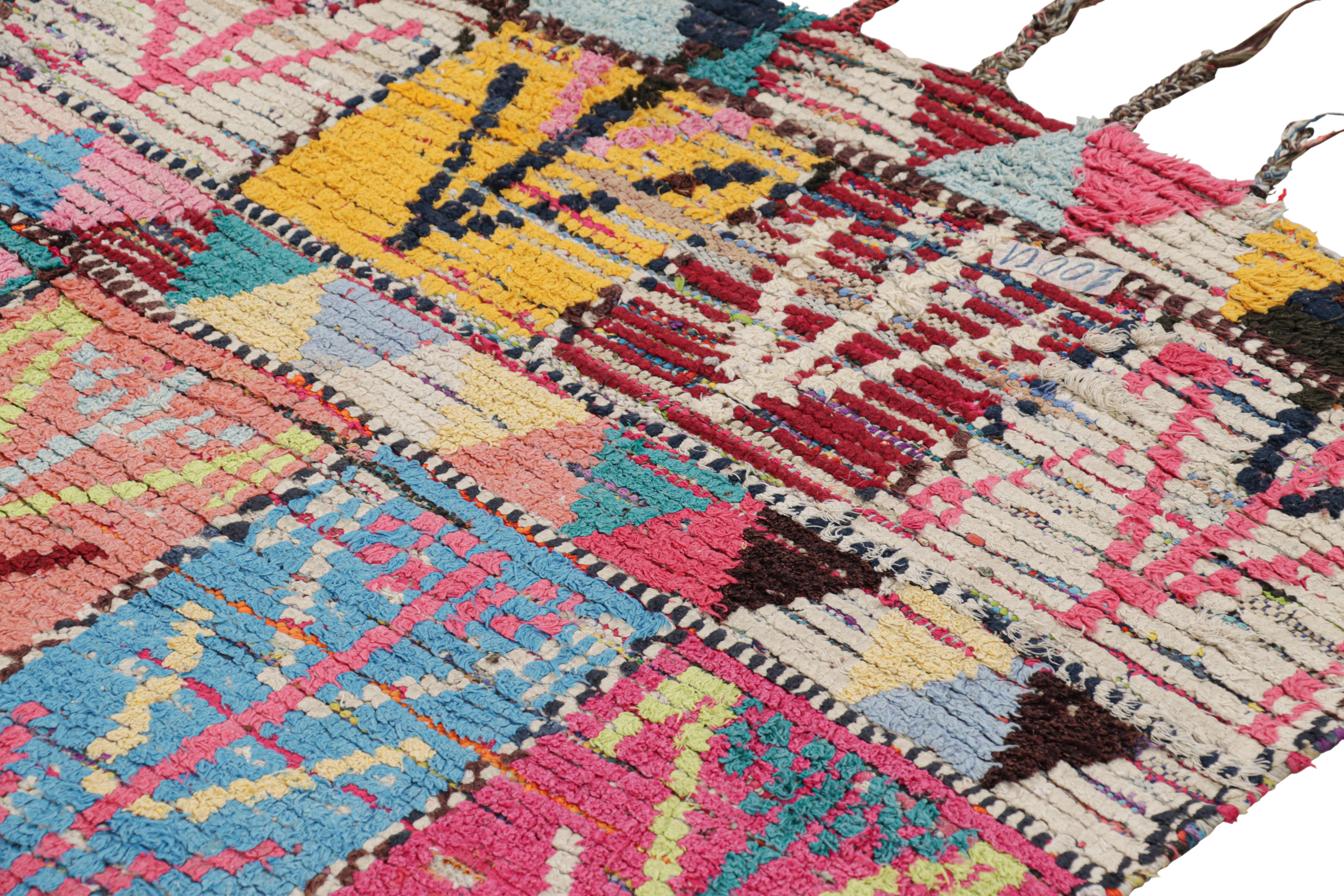 Vintage Azilal Marokkanischer Teppich mit bunten geometrischen Mustern, von Rug & Kilim (Wolle) im Angebot