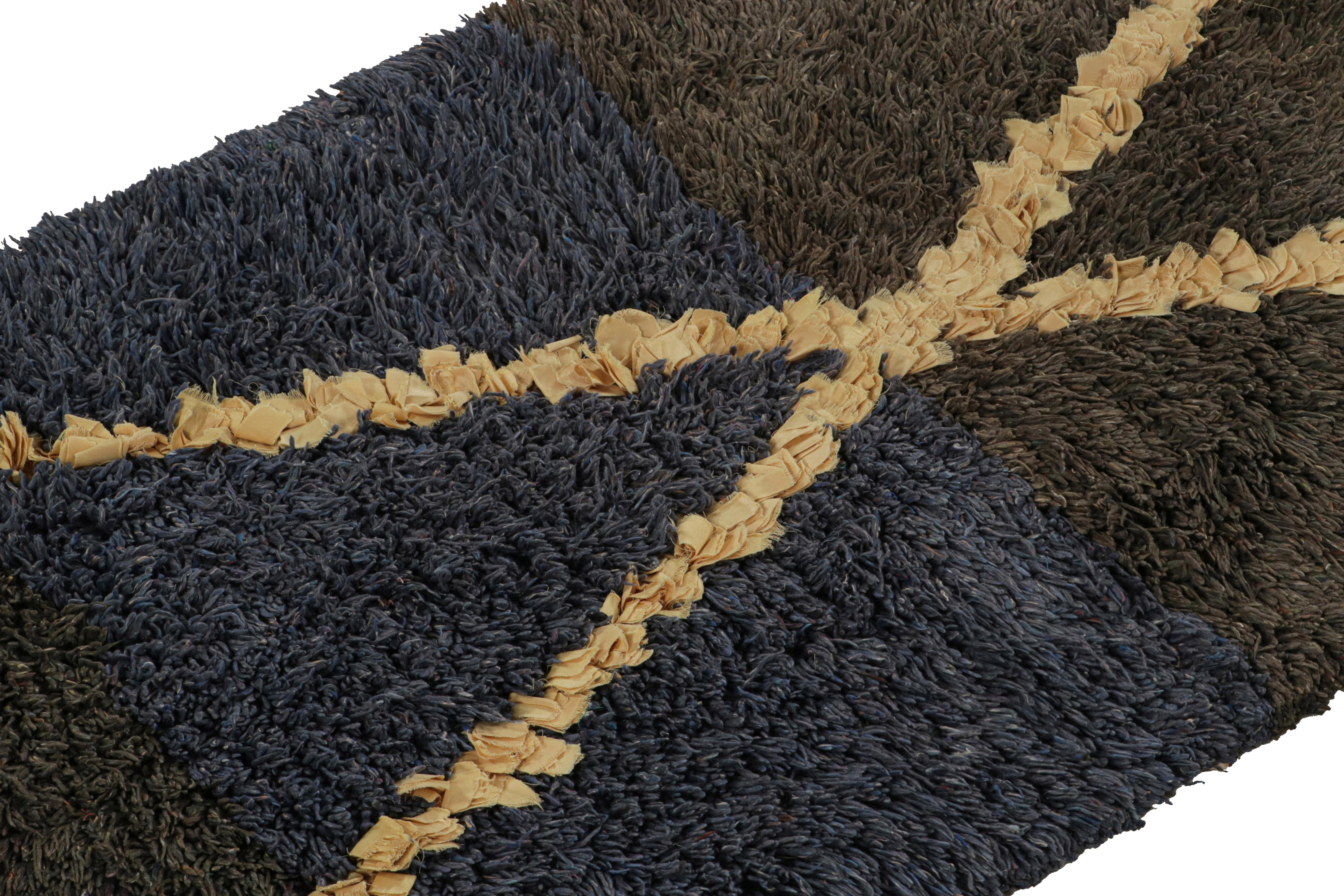 Annodato a mano Tappeto vintage in stile marocchino Azilal, con strisce geometriche, da Rug & Kilim in vendita