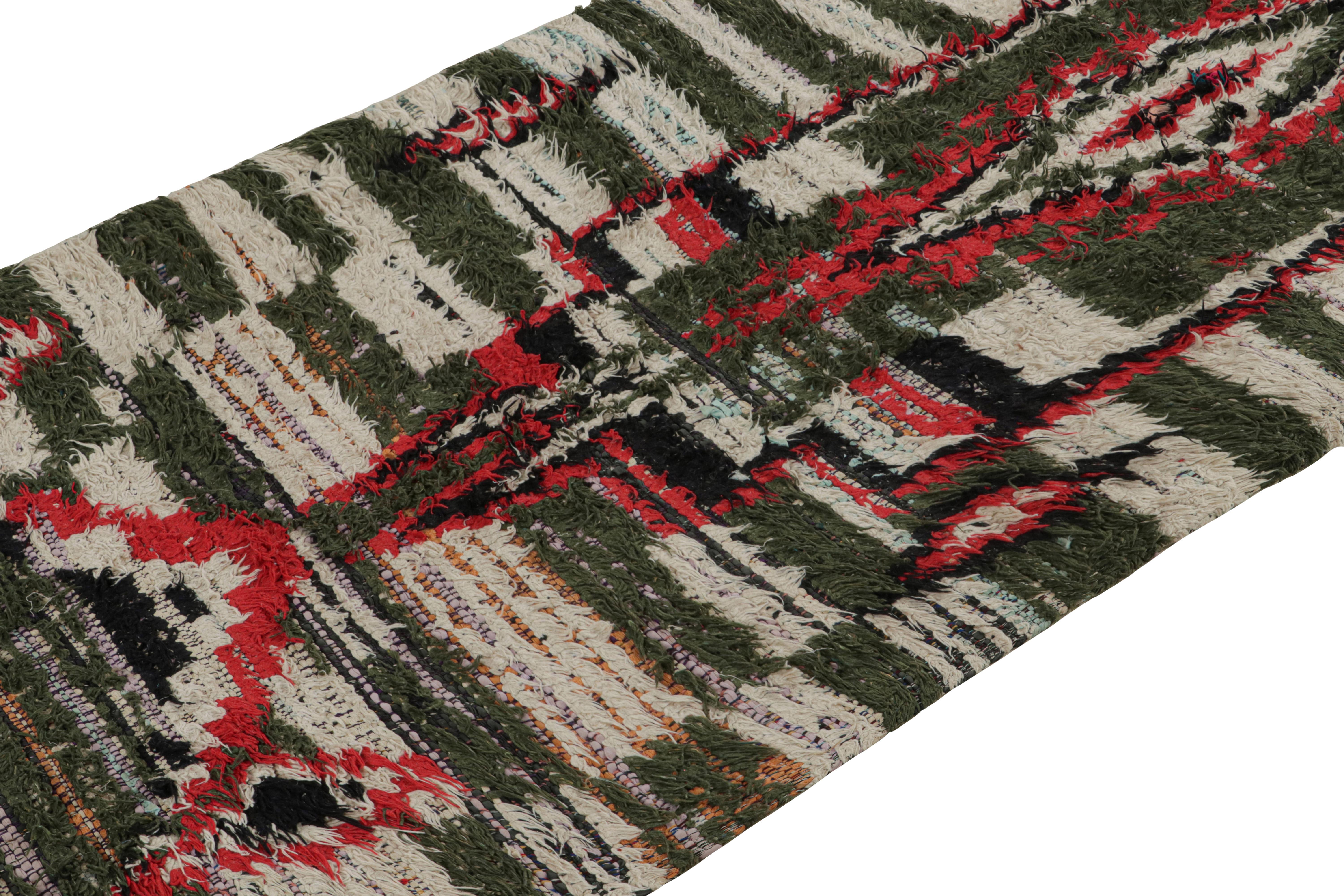 Azilal Marokkanischer Vintage-Läufer und Boucherouit-Teppich aus Boucherouit von Rug & Kilim (Handgeknüpft) im Angebot